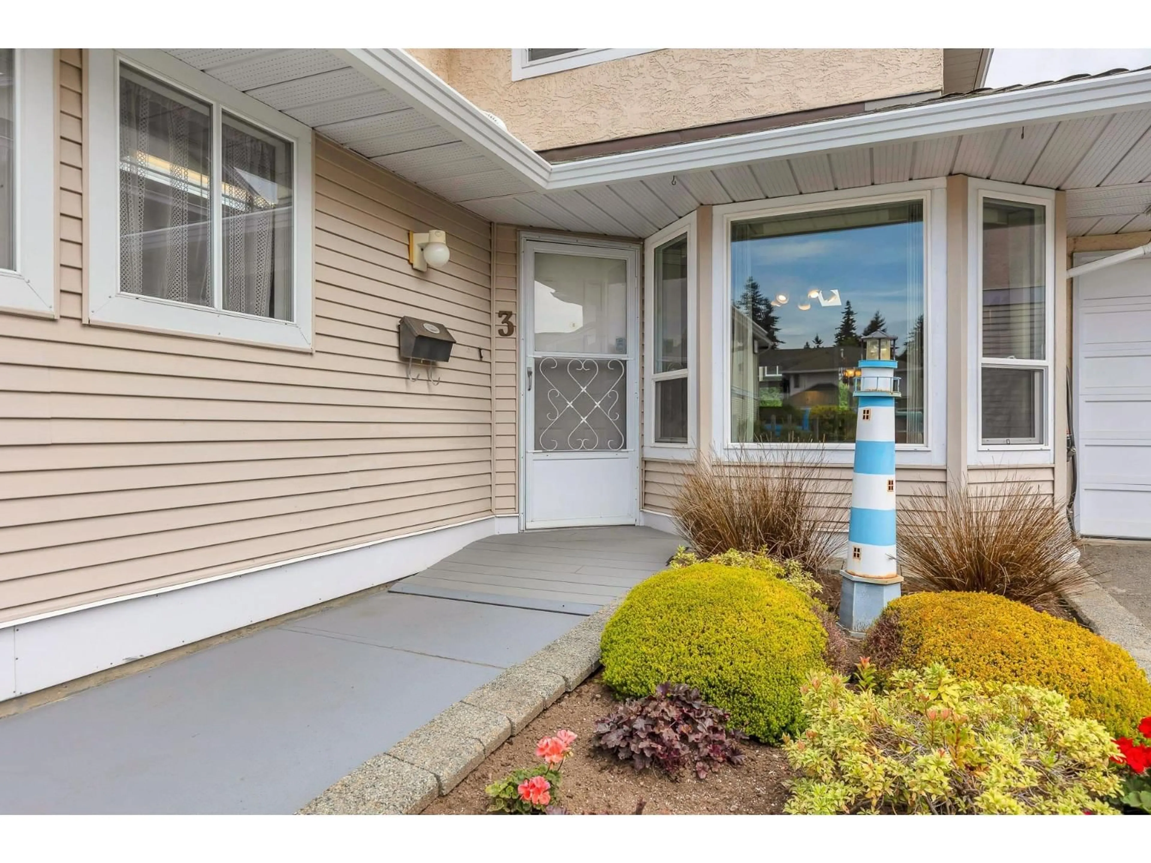 Indoor entryway for 3 - 2475 EMERSON, Abbotsford British Columbia V2T4W5