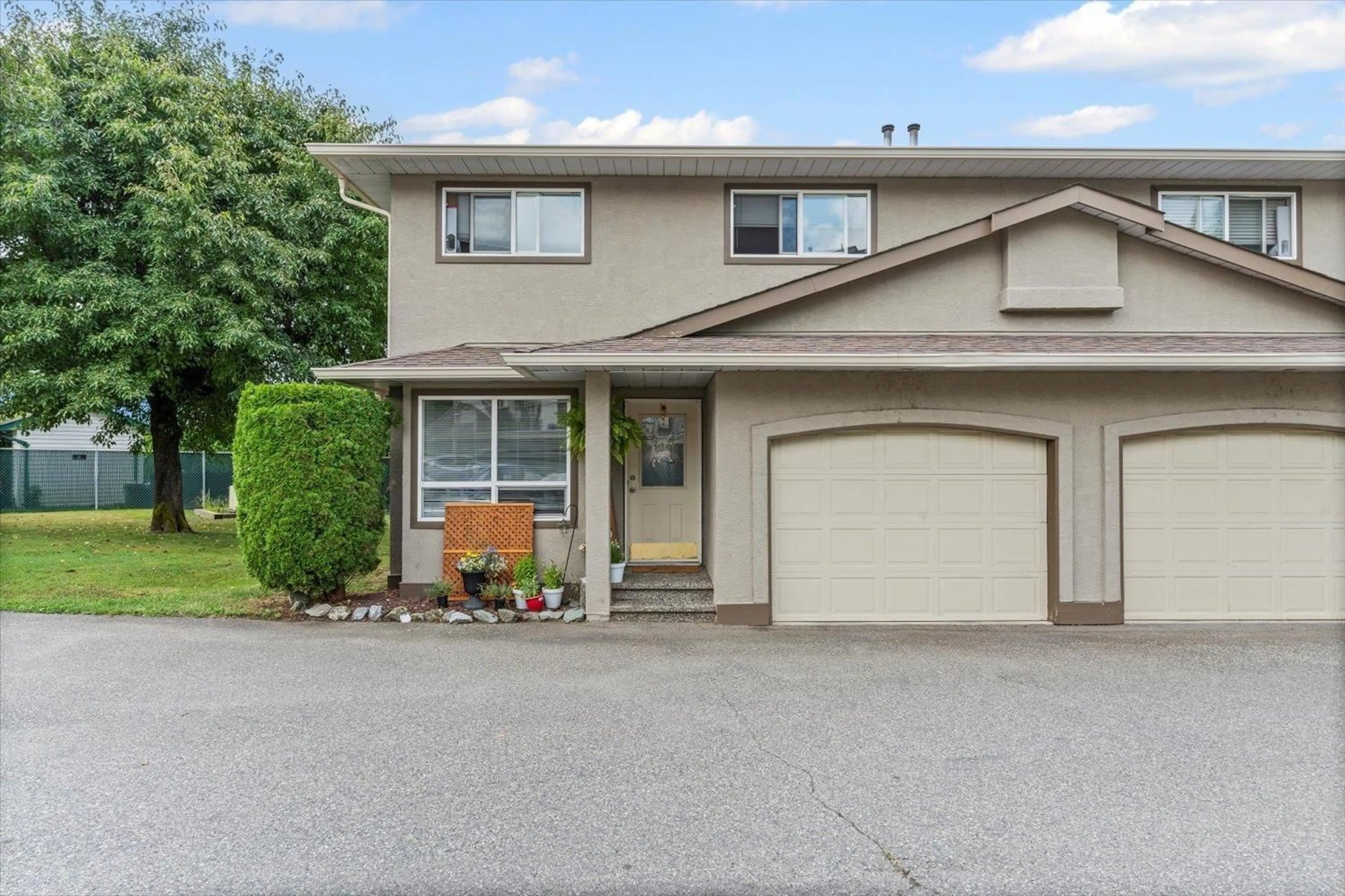 Home with vinyl exterior material, street for 2 - 1656 AGASSIZ-ROSEDALE HIGHWAY NO 9 HIGHWAY, Agassiz British Columbia V0M1A4