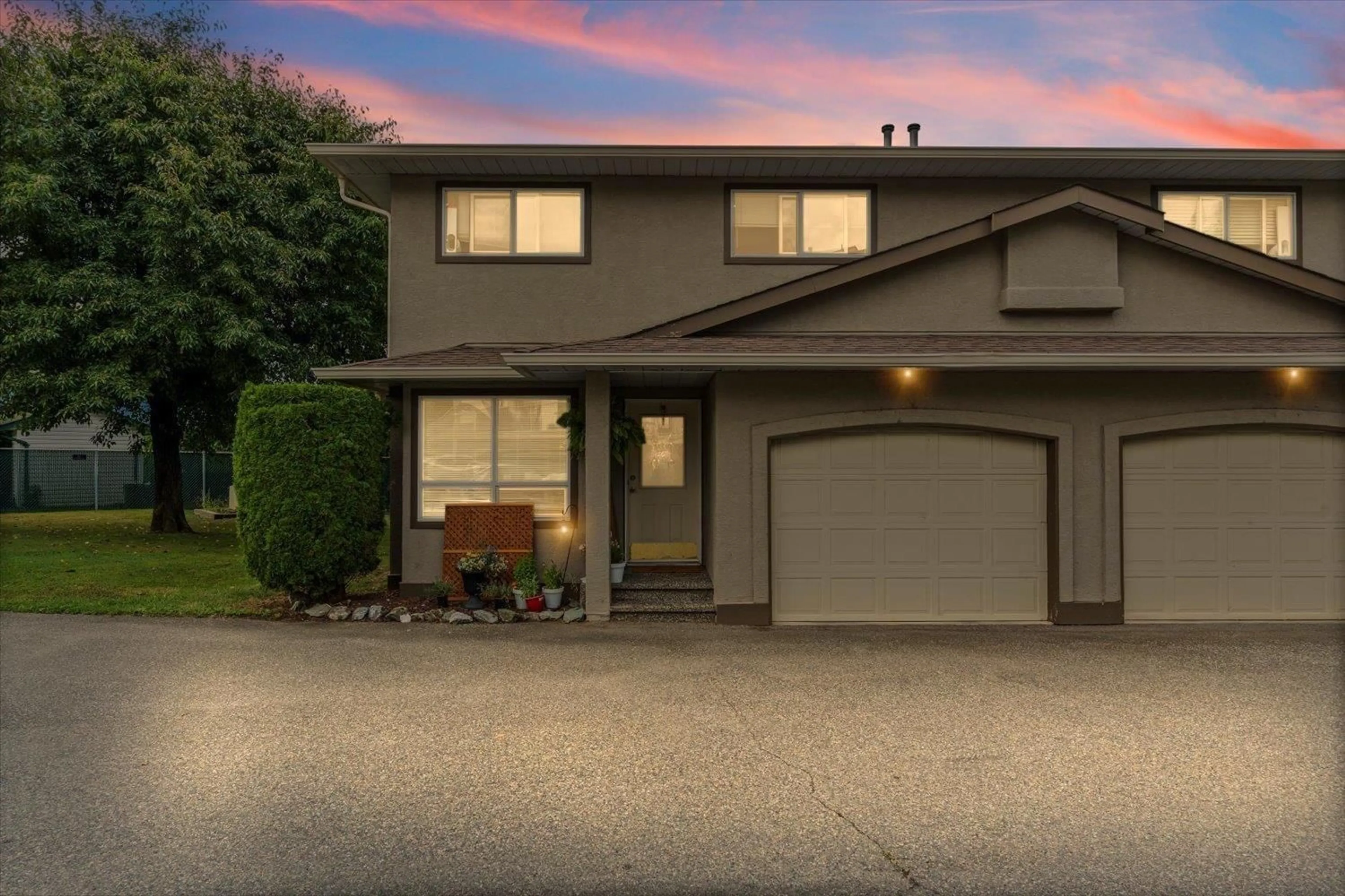 Home with vinyl exterior material, street for 2 - 1656 AGASSIZ-ROSEDALE HIGHWAY NO 9 HIGHWAY, Agassiz British Columbia V0M1A4