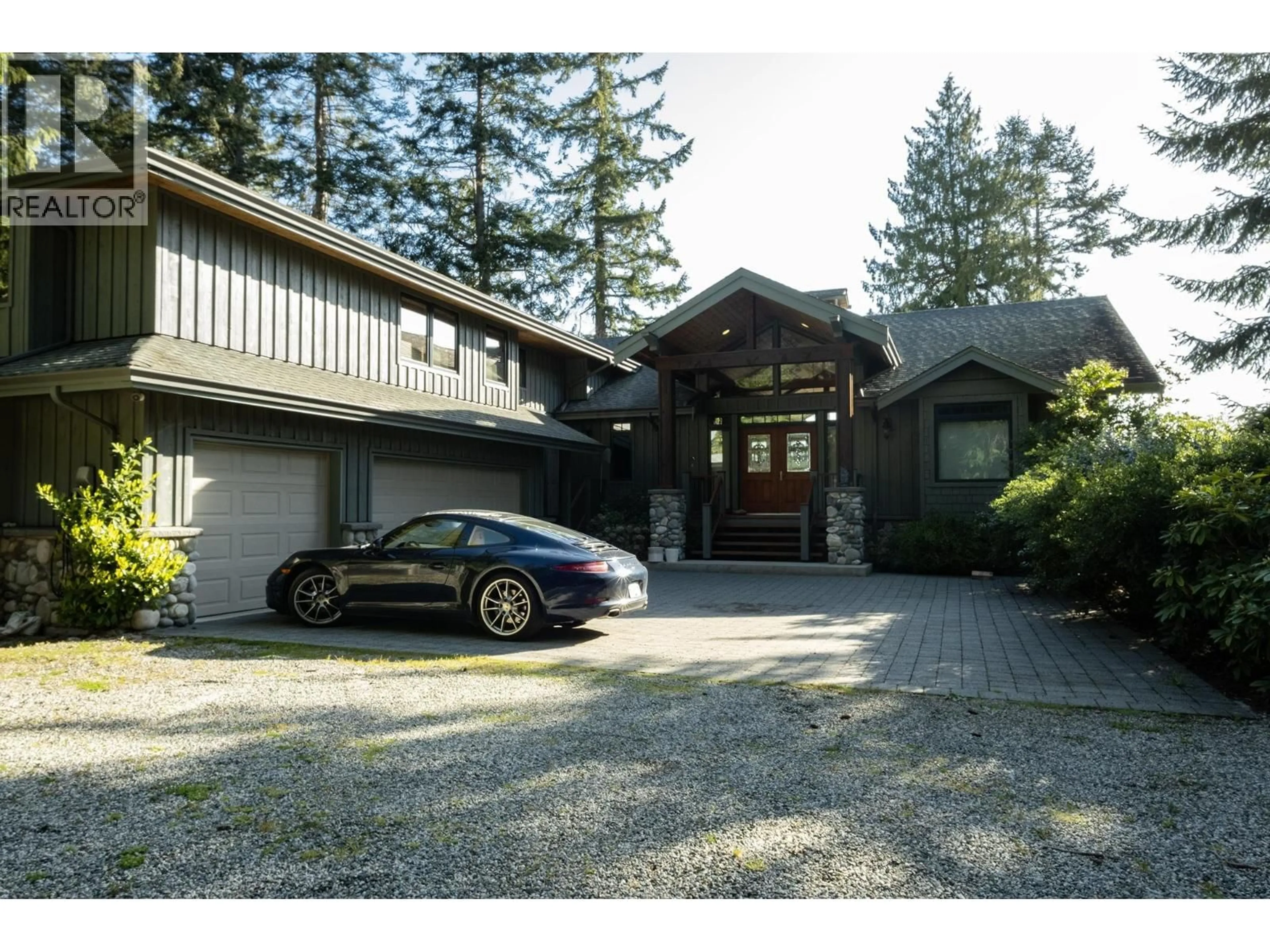 Indoor garage for 7626 EUREKA AVENUE, Halfmoon Bay British Columbia V7Z1A1