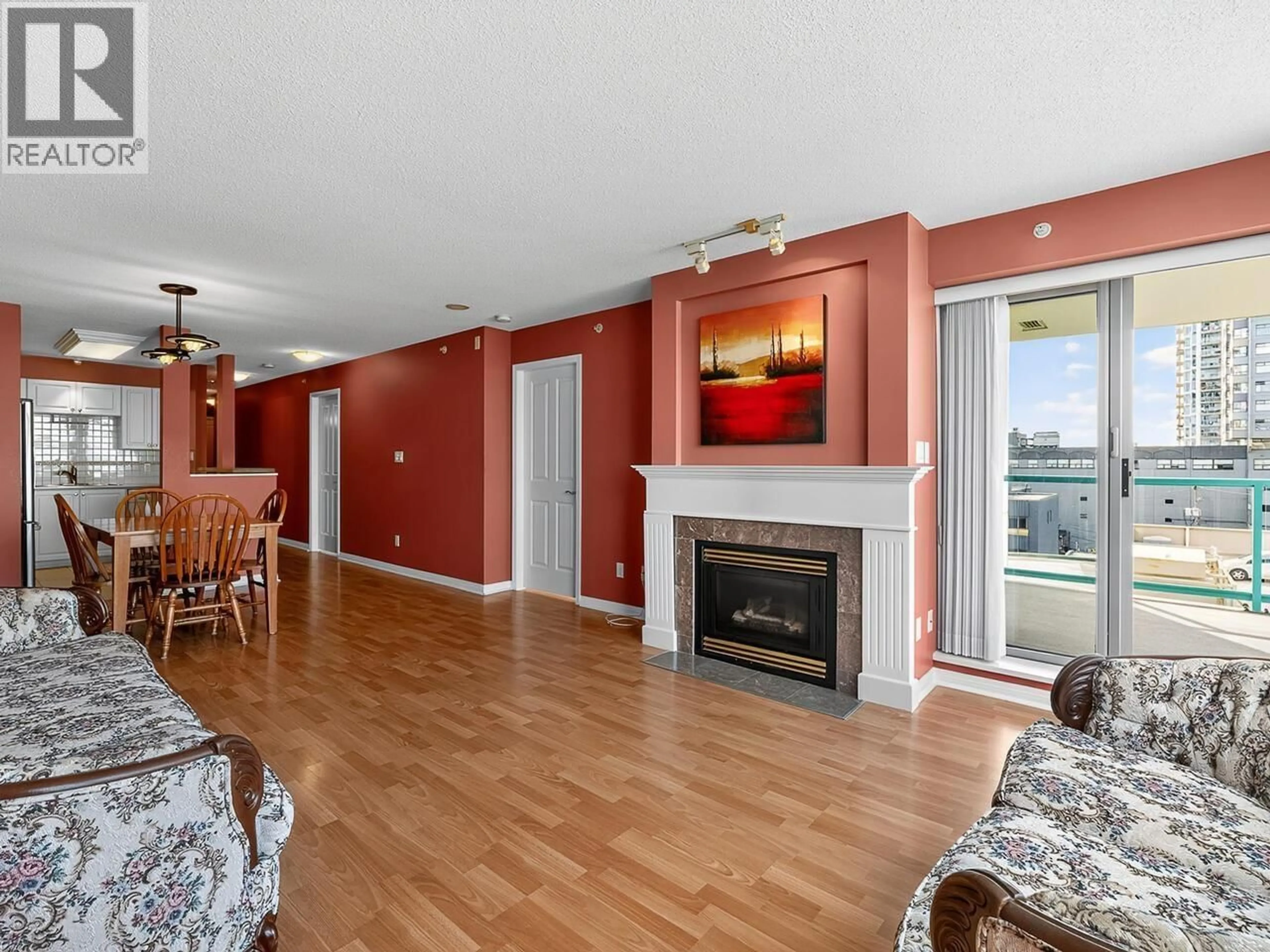 Living room with furniture, wood/laminate floor for 607 - 612 SIXTH STREET, New Westminster British Columbia V3L5V2