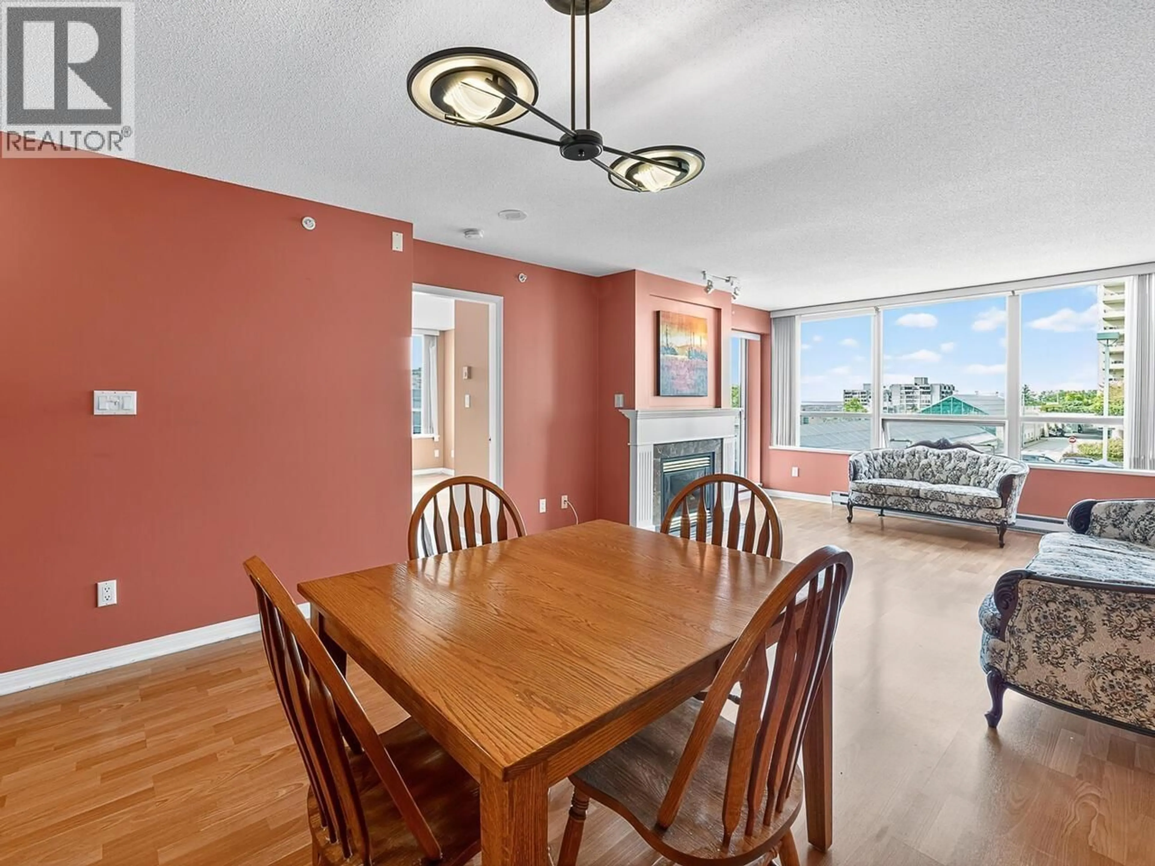 Dining room, wood/laminate floor for 607 - 612 SIXTH STREET, New Westminster British Columbia V3L5V2