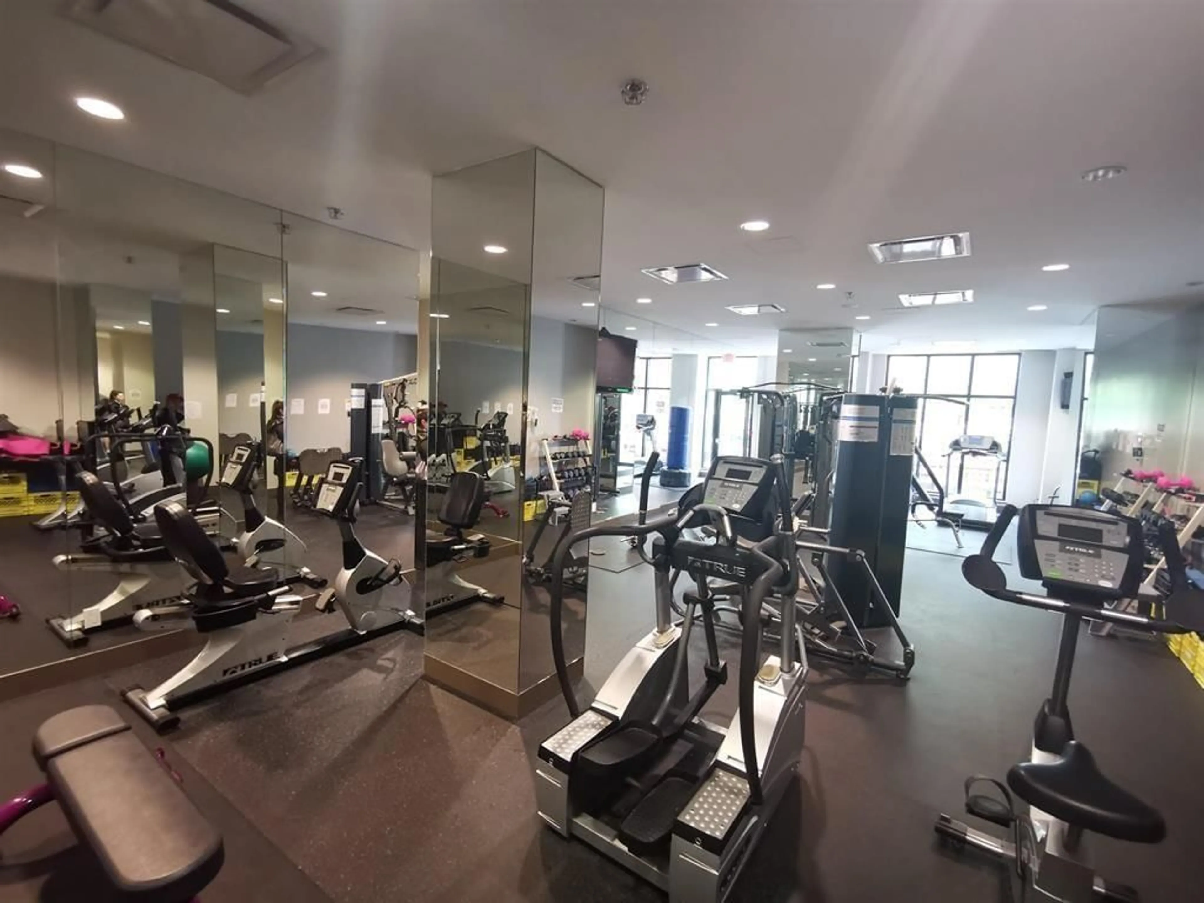 Gym or fitness room for 1907 - 10777 UNIVERSITY, Surrey British Columbia V3T0E6