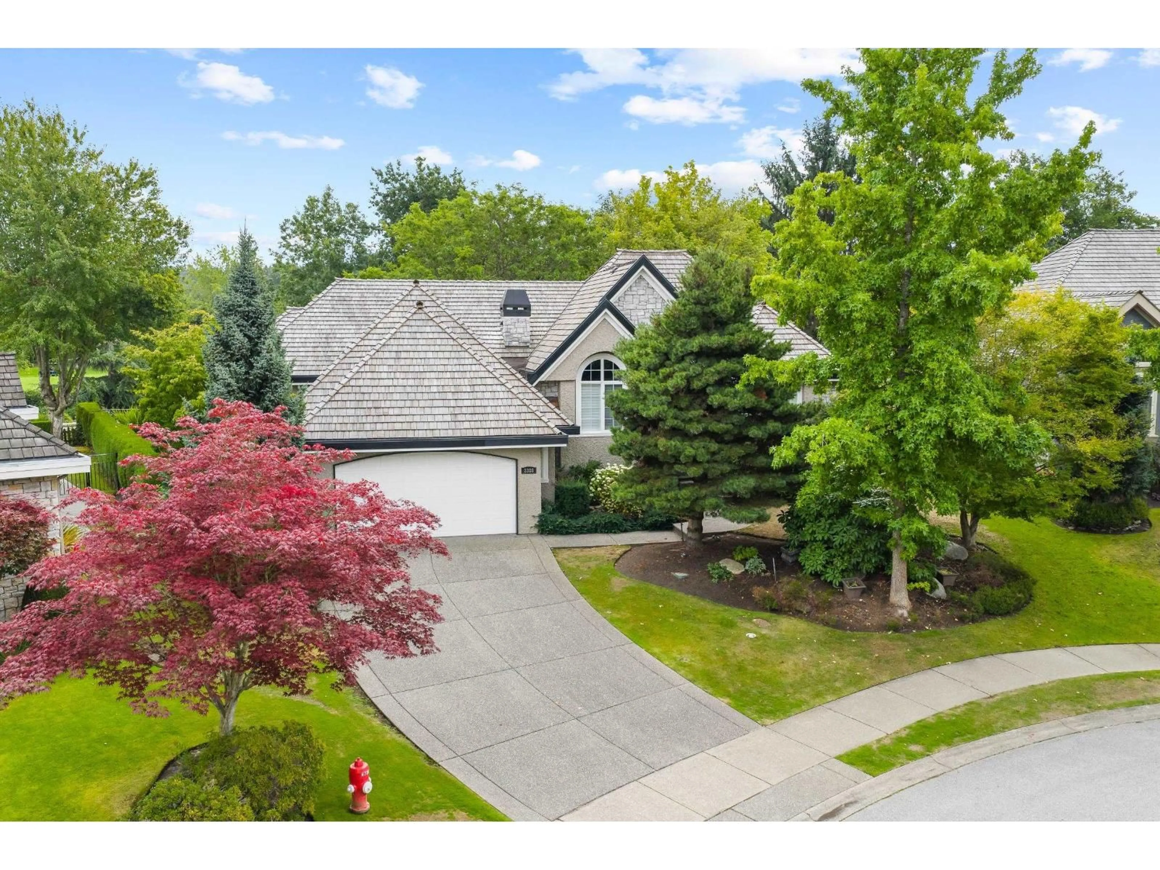 A pic from outside/outdoor area/front of a property/back of a property/a pic from drone, street for 3388 CANTERBURY, Surrey British Columbia V3Z0J8