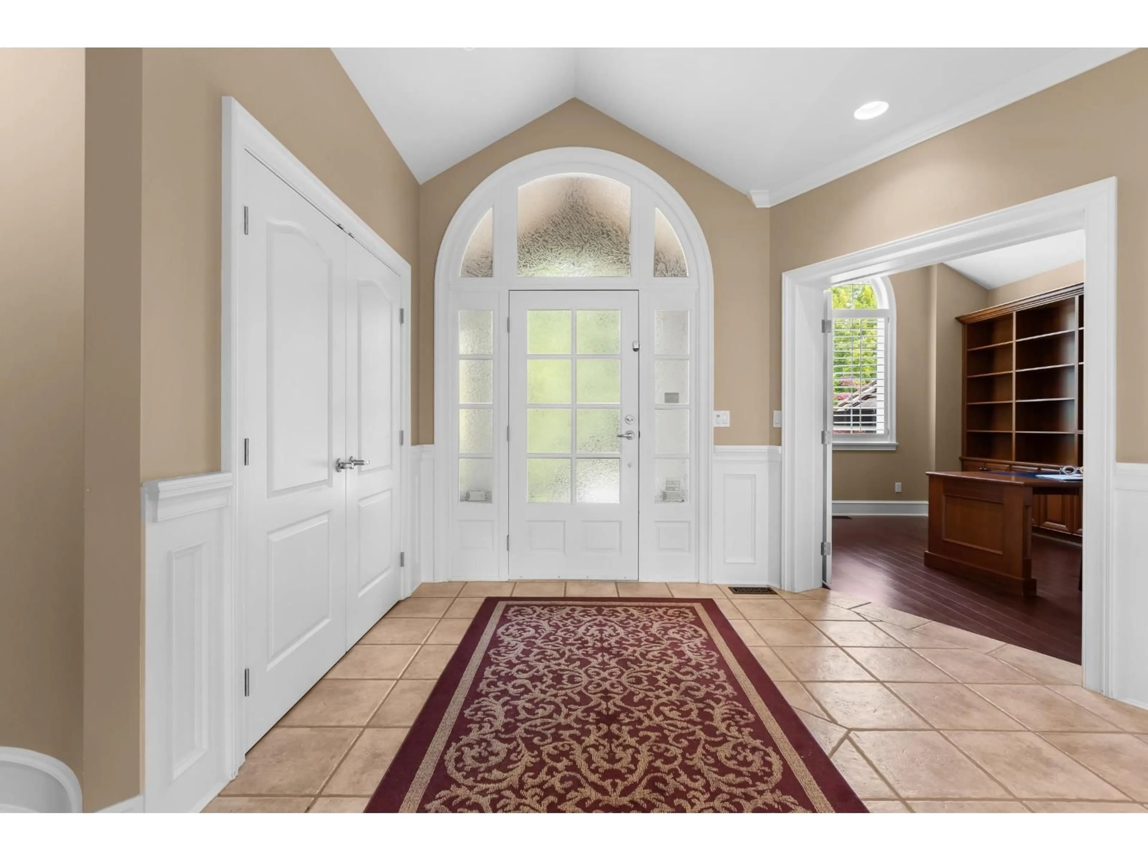 Indoor entryway for 3388 CANTERBURY, Surrey British Columbia V3Z0J8