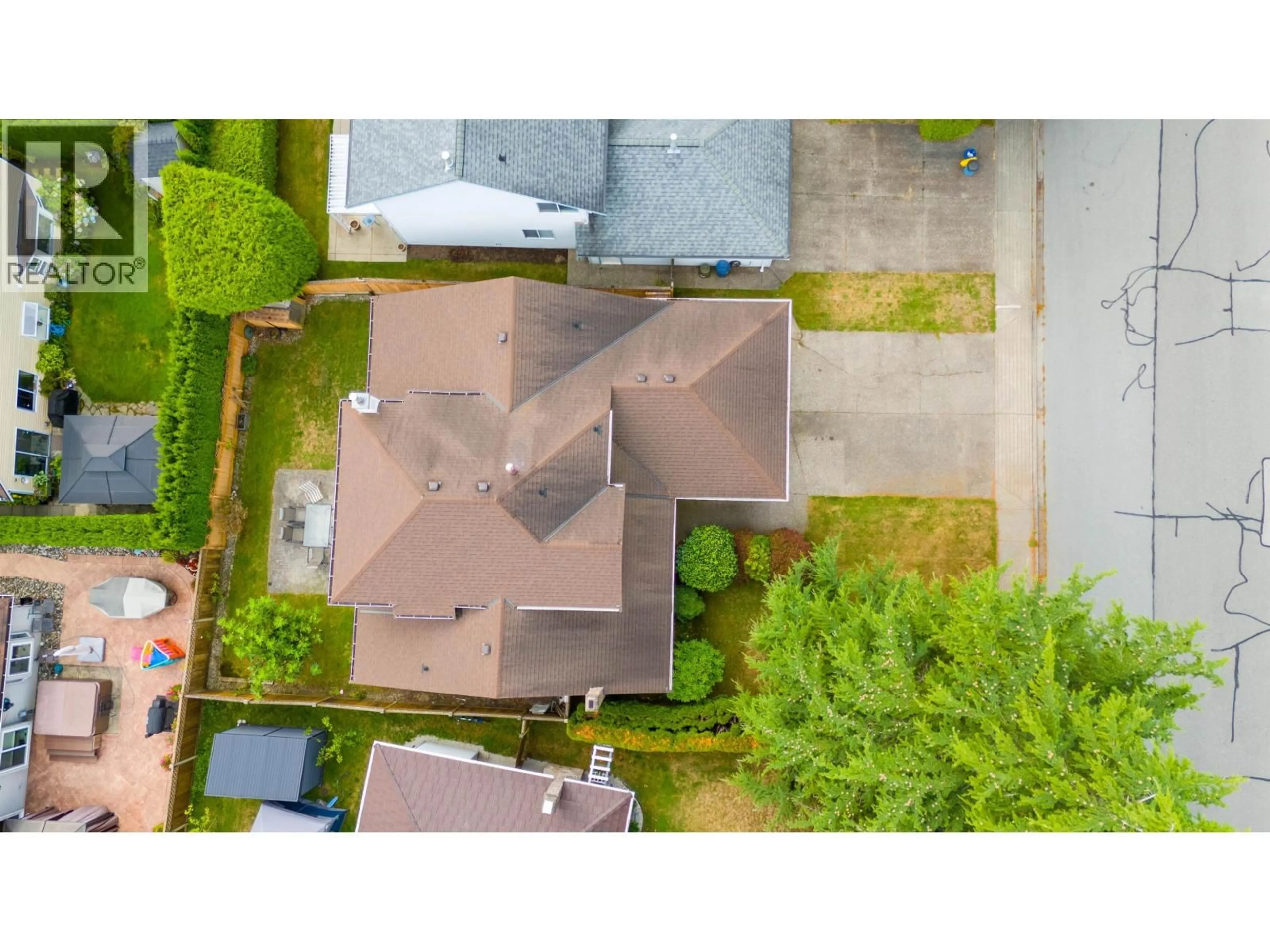 A pic from outside/outdoor area/front of a property/back of a property/a pic from drone, street for 5019 LINDEN DRIVE, Delta British Columbia V4K3A2