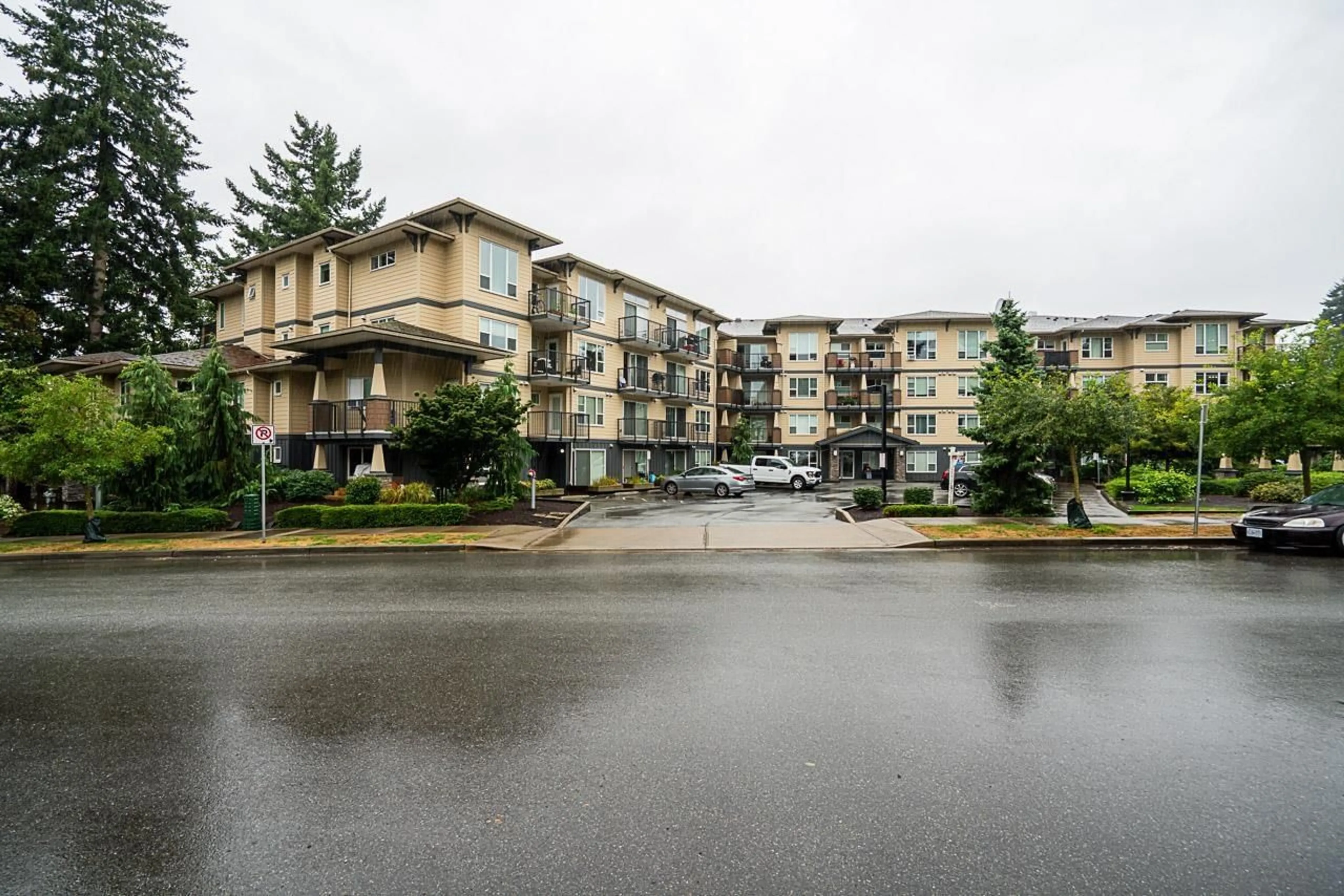 Patio, unknown for 222 - 2565 CAMPBELL, Abbotsford British Columbia V2S0E3
