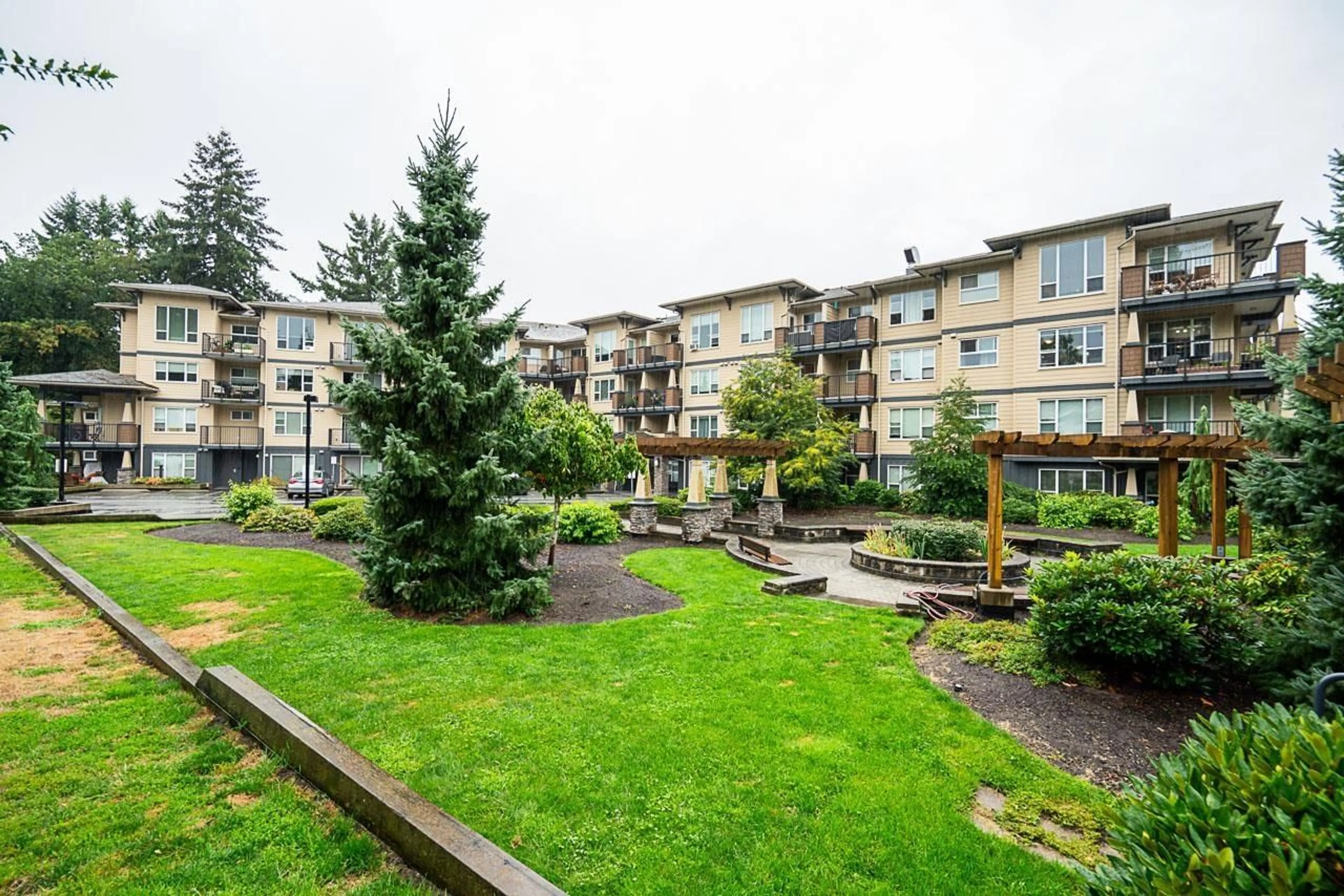 Patio, mountain view for 222 - 2565 CAMPBELL, Abbotsford British Columbia V2S0E3