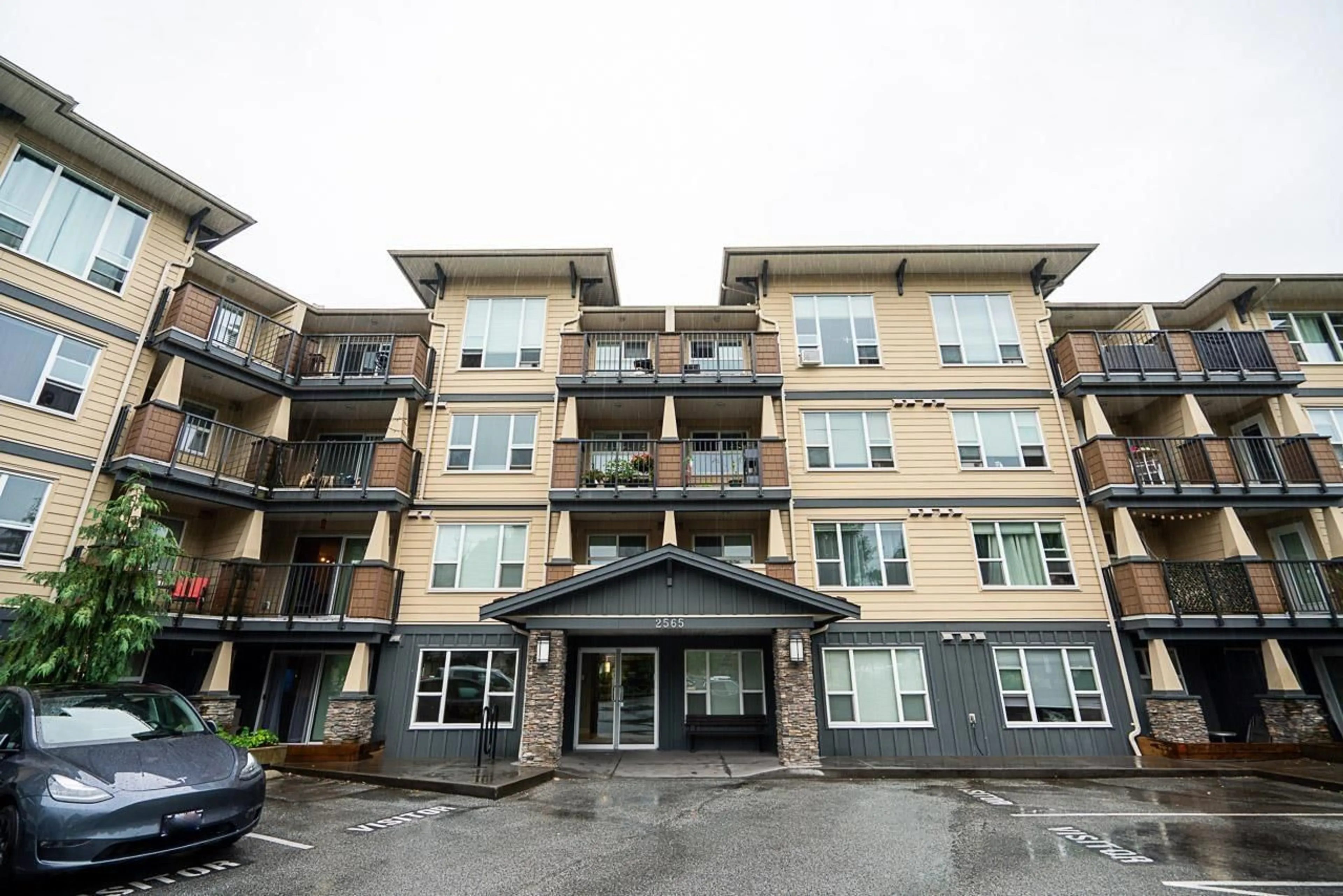Patio, building for 222 - 2565 CAMPBELL, Abbotsford British Columbia V2S0E3