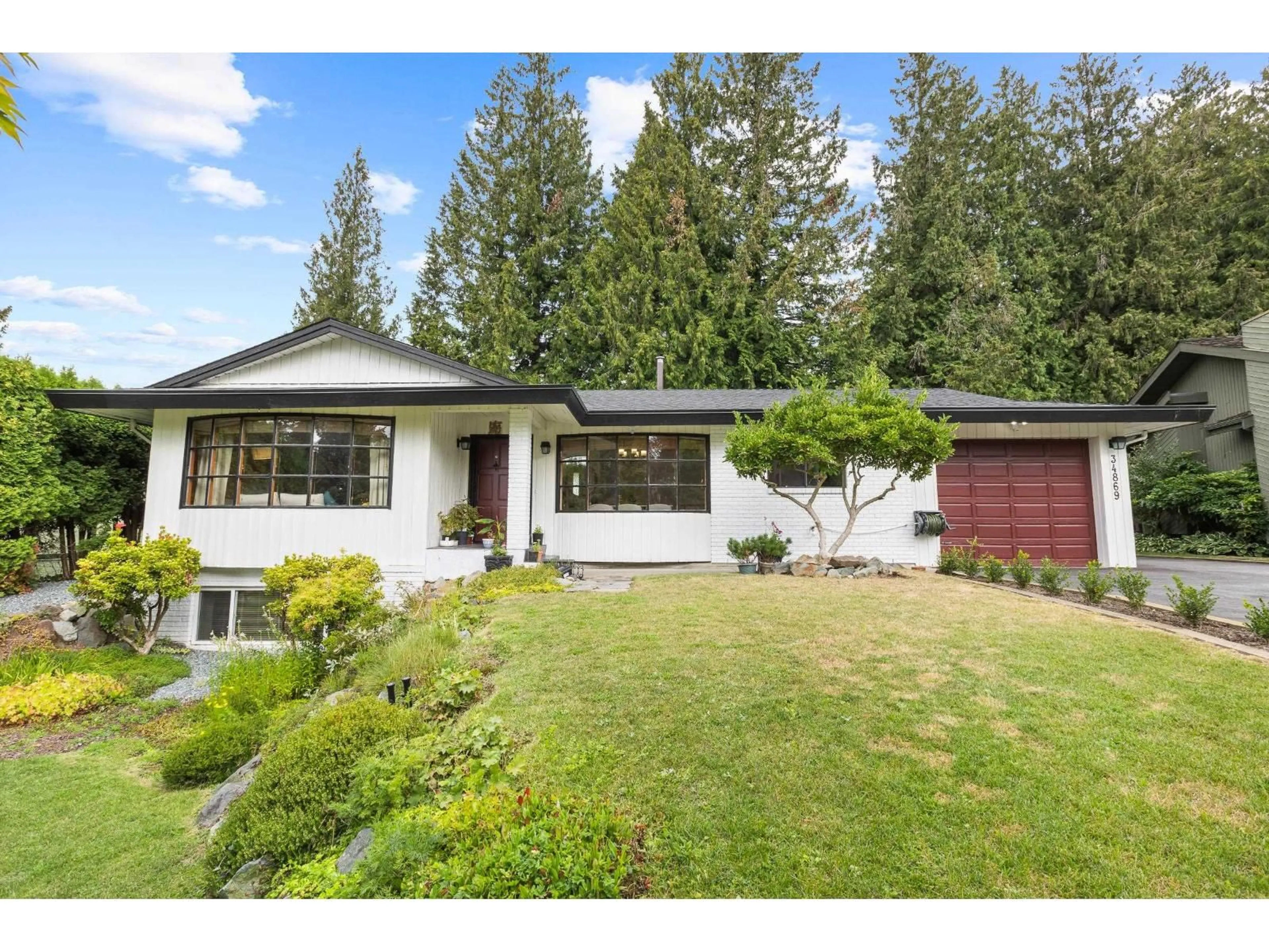 Home with vinyl exterior material, street for 34869 EVERETT, Abbotsford British Columbia V2S7R7