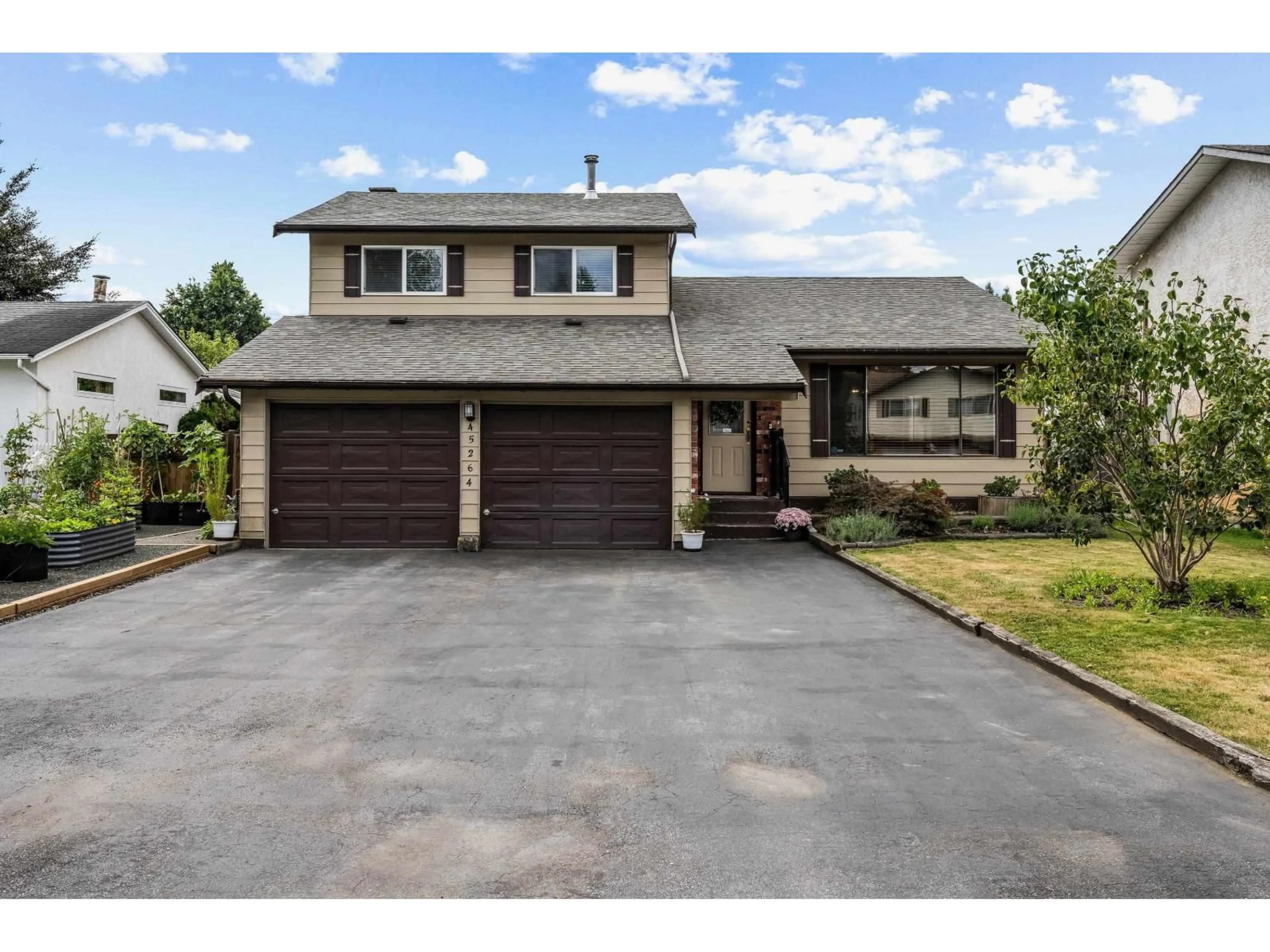 Home with vinyl exterior material, street for 45264 LENORA CRESCENT, Chilliwack British Columbia V2P7C4