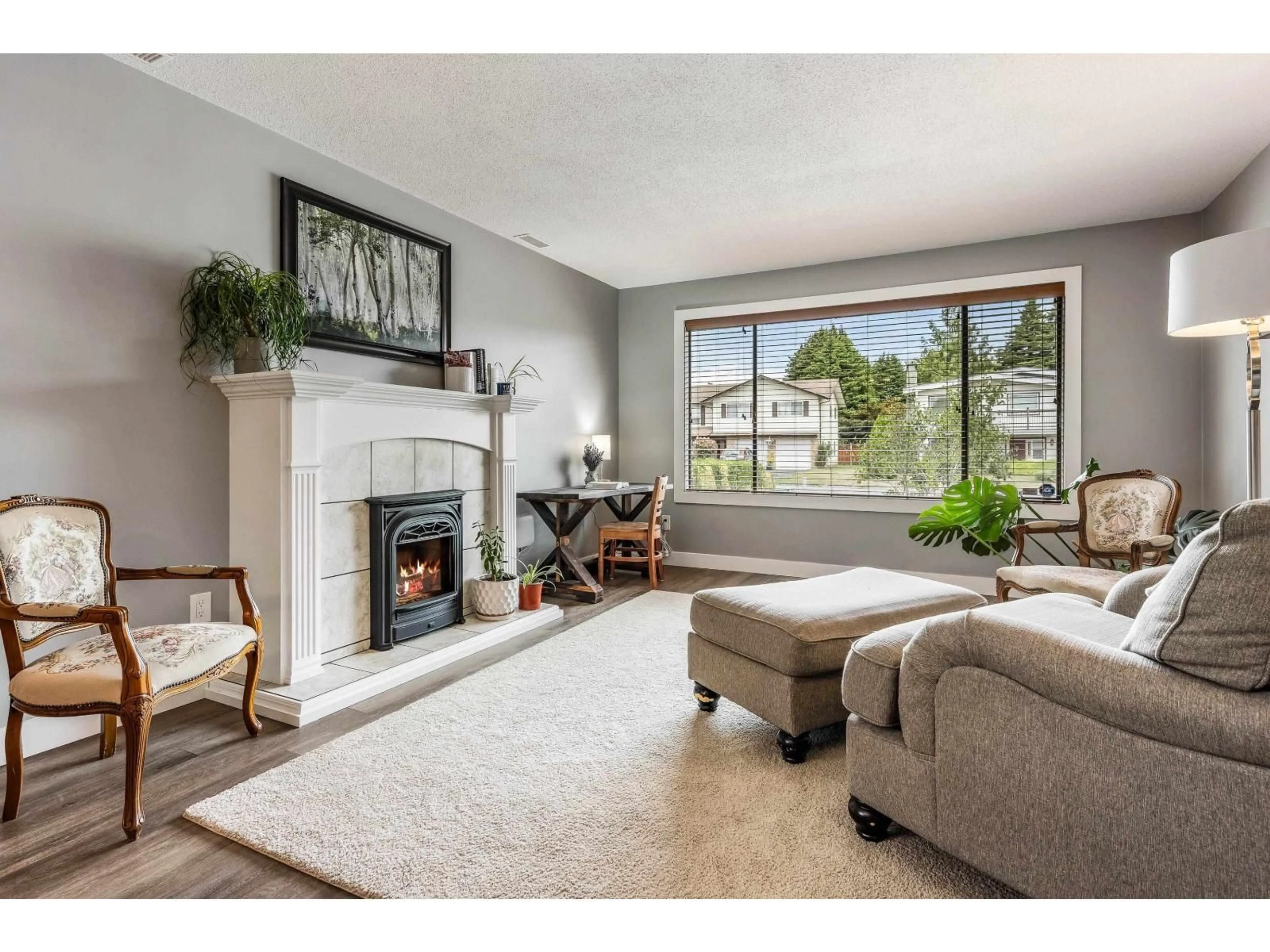 Living room with furniture, unknown for 45264 LENORA CRESCENT, Chilliwack British Columbia V2P7C4