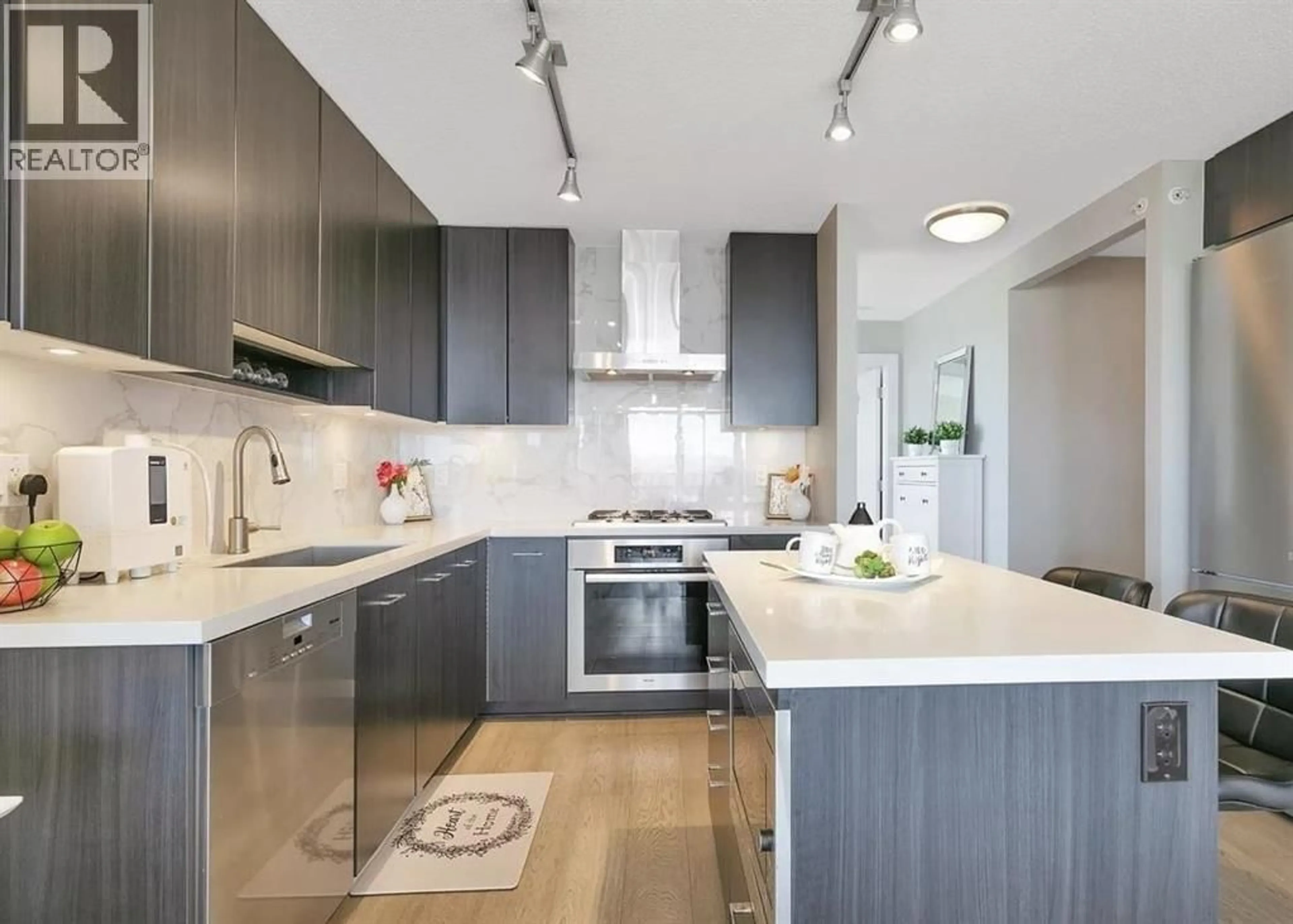 Contemporary kitchen, unknown for 2301 - 4189 HALIFAX STREET, Burnaby British Columbia V5C0H9
