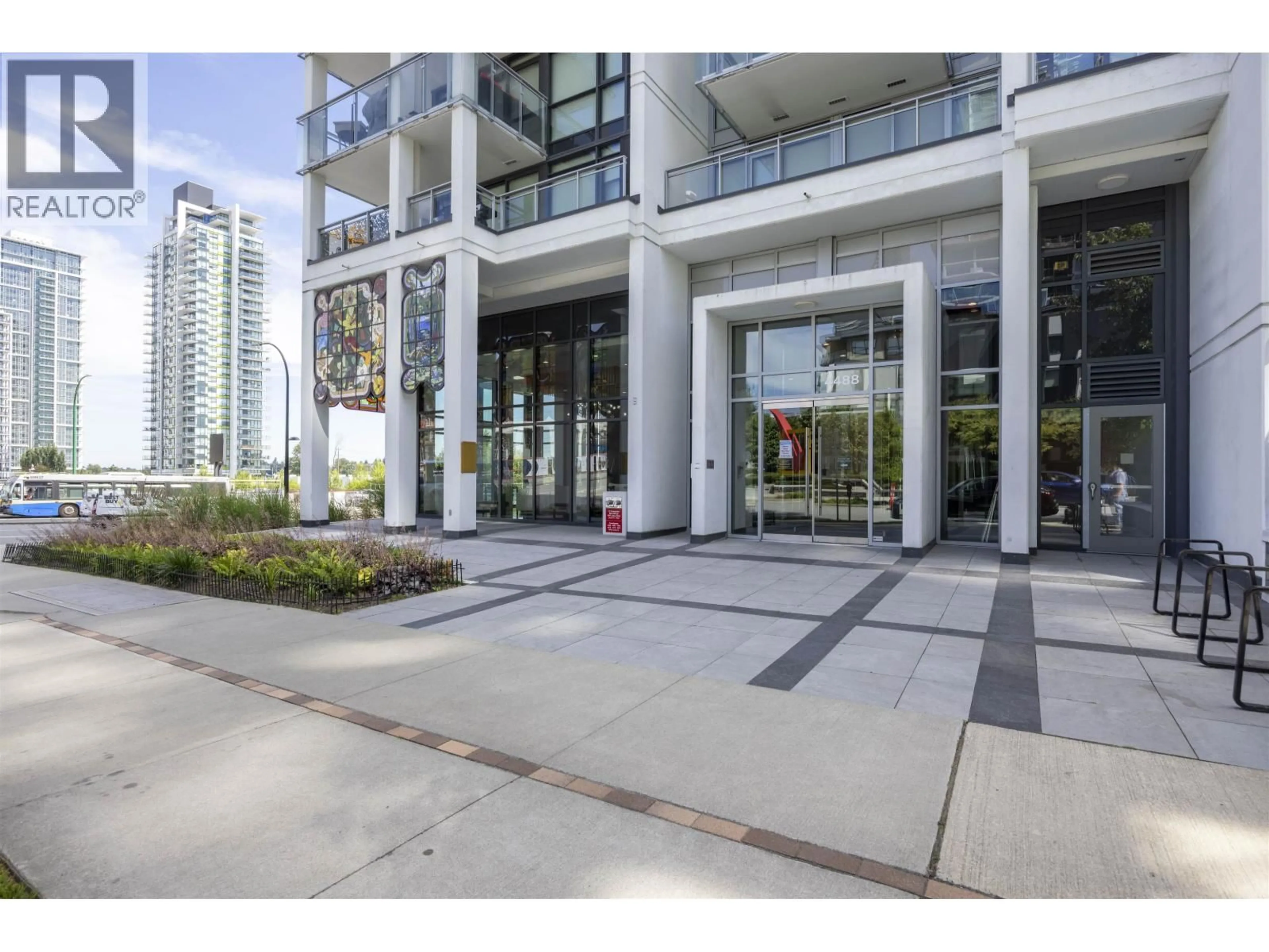 Indoor foyer for 606 - 4488 JUNEAU STREET, Burnaby British Columbia V5C0M4
