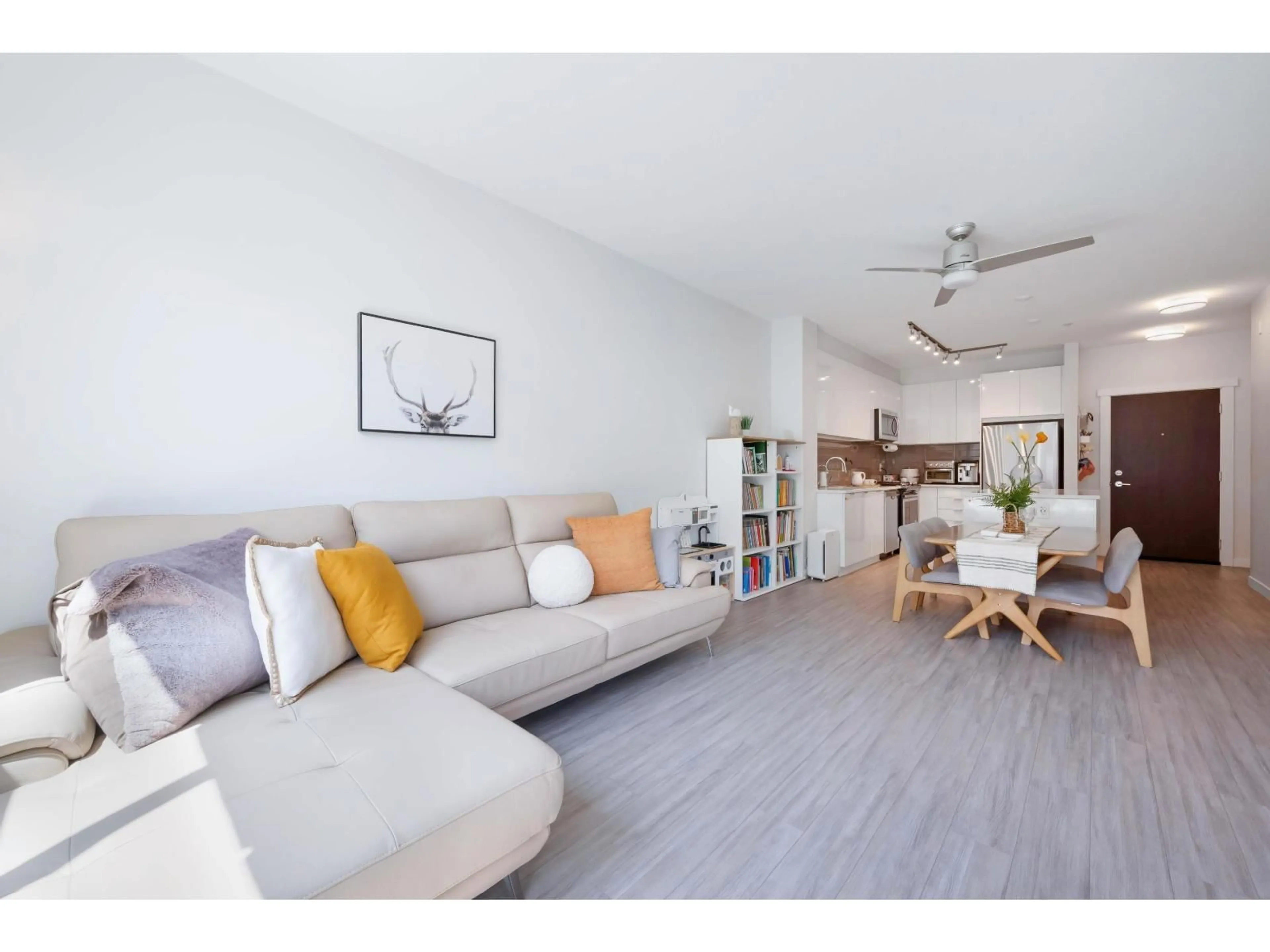 Living room with furniture, unknown for D210 - 8150 207, Langley British Columbia V2Y4J5