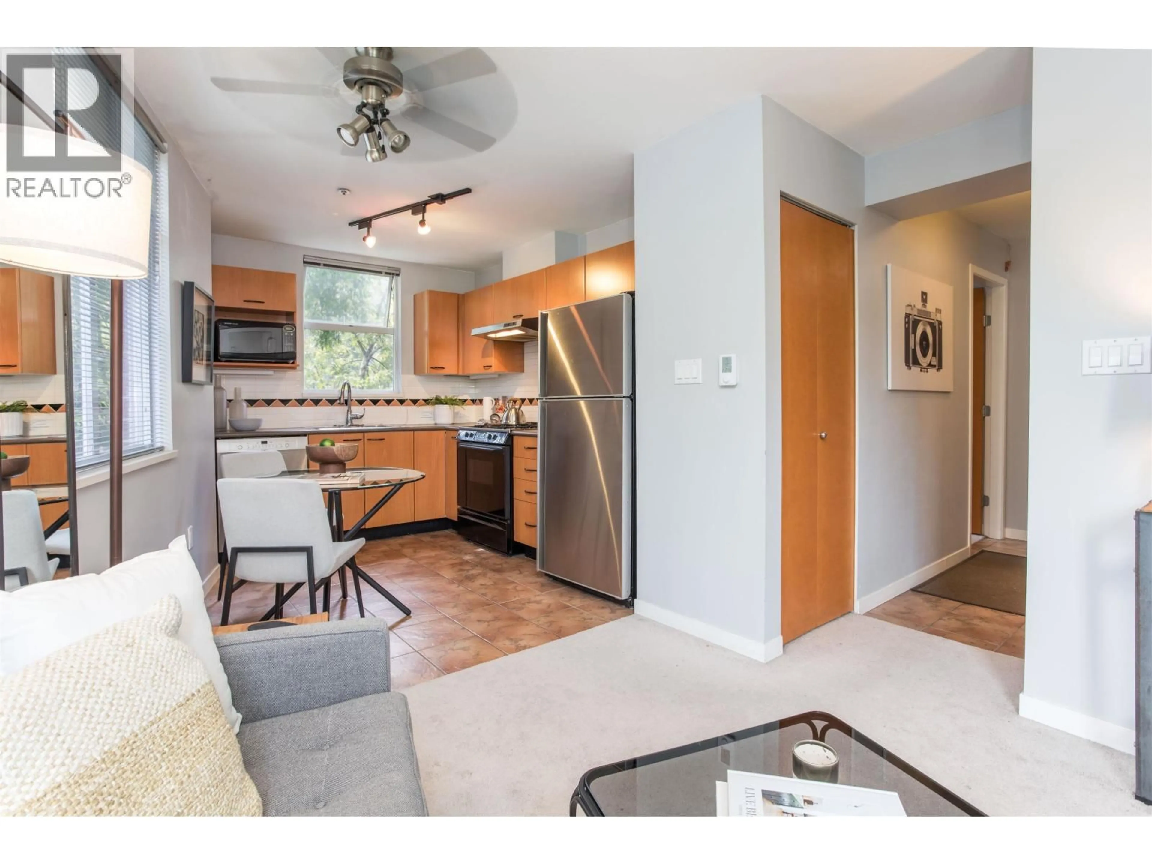 Open concept kitchen, unknown for 210 - 638 7TH AVENUE, Vancouver British Columbia V5Z1B5
