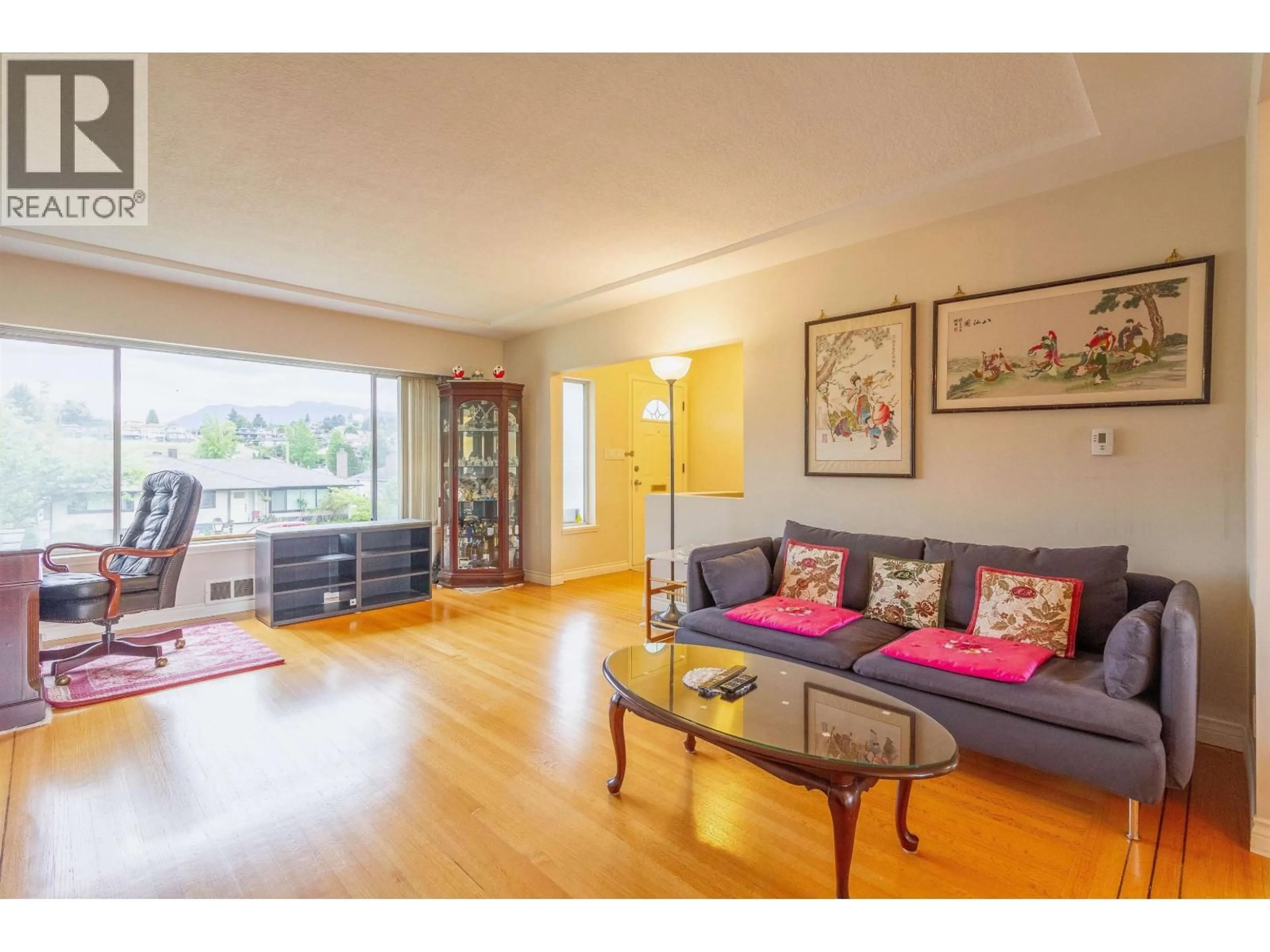 Living room with furniture, wood/laminate floor for 4810 FAIRLAWN DRIVE, Burnaby British Columbia V5C3R8