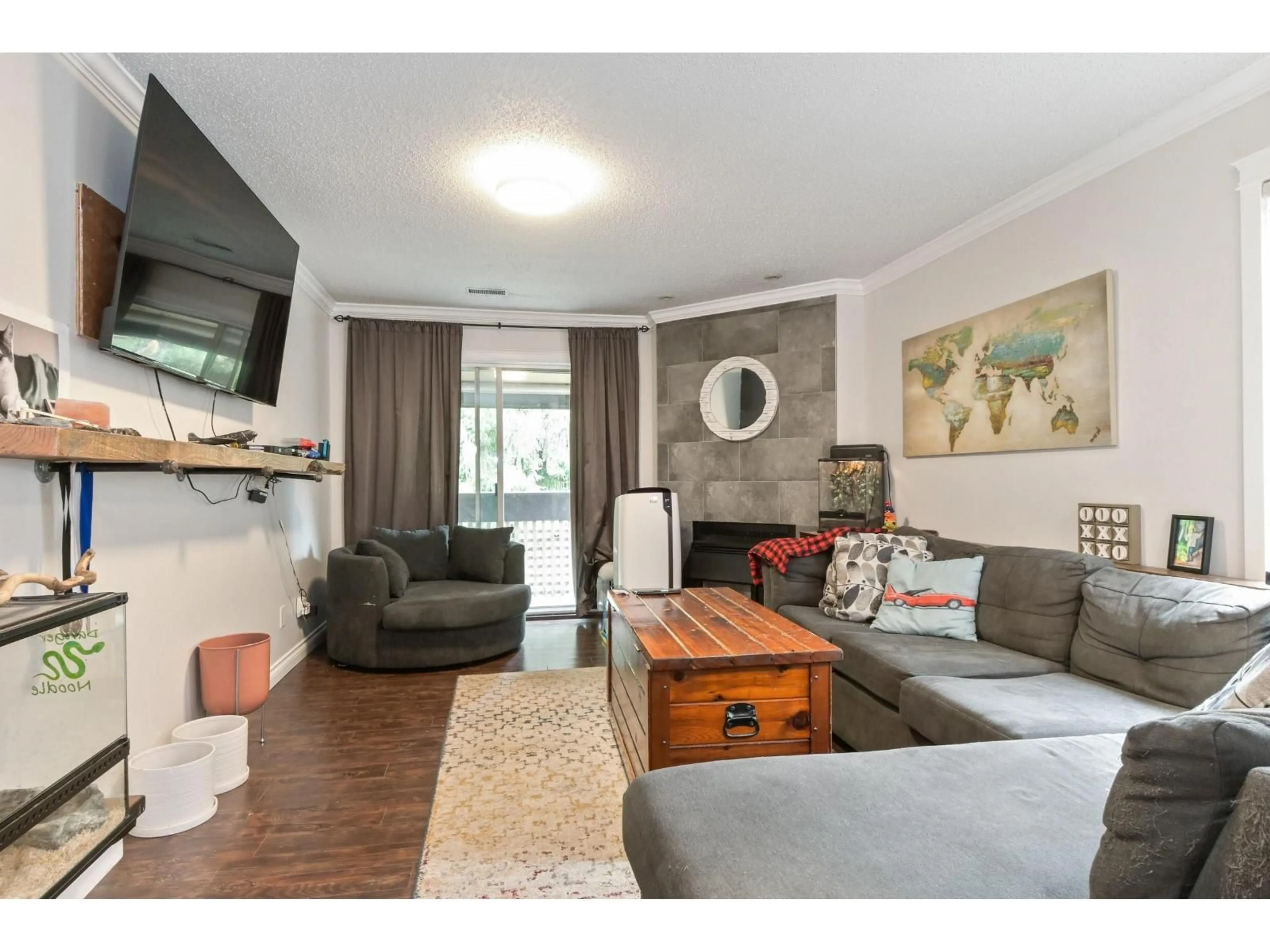 Living room with furniture, wood/laminate floor for 424 - 34909 OLD YALE, Abbotsford British Columbia V3G2E7