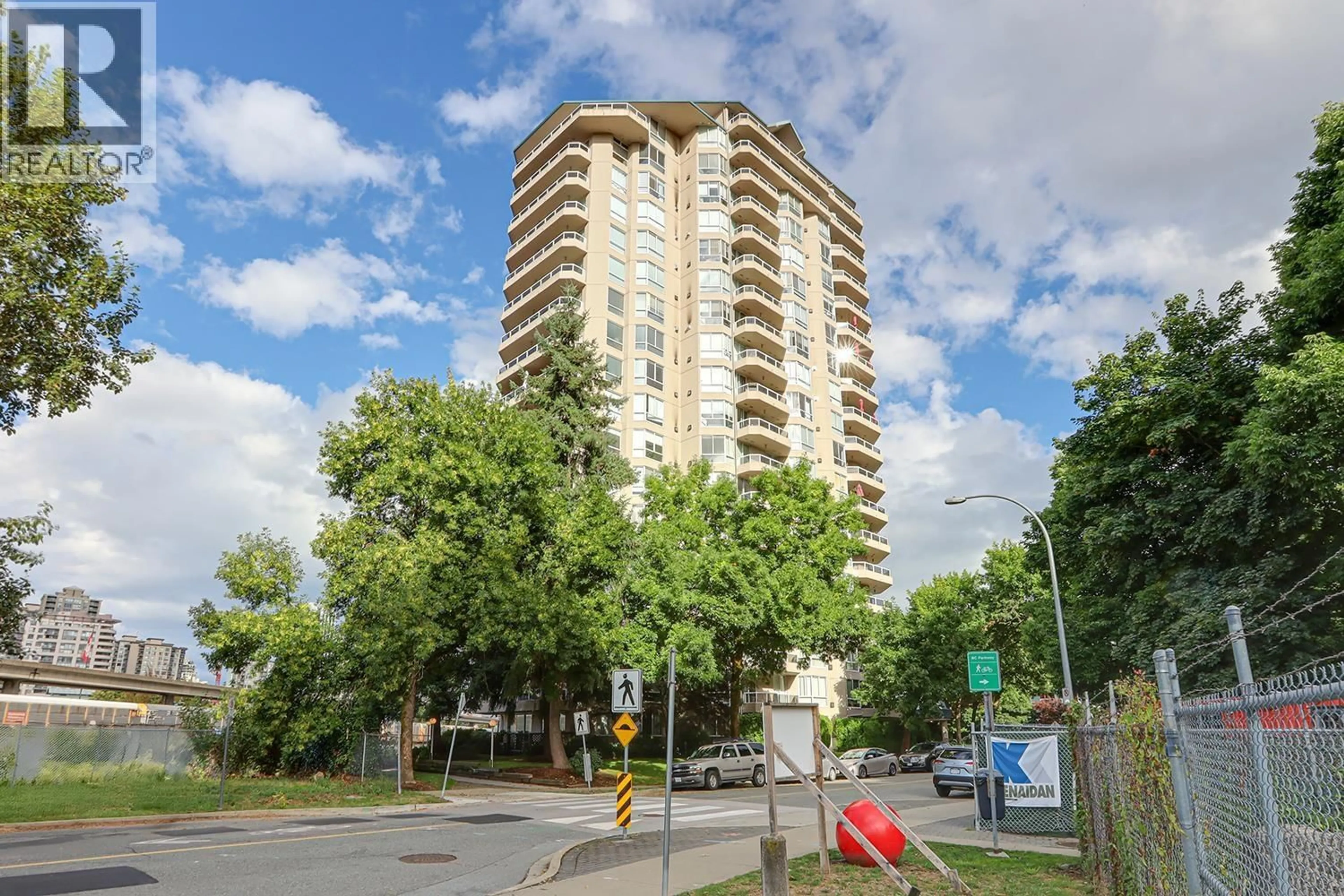 A pic from outside/outdoor area/front of a property/back of a property/a pic from drone, building for 806 - 1245 QUAYSIDE DRIVE, New Westminster British Columbia V3M6J6