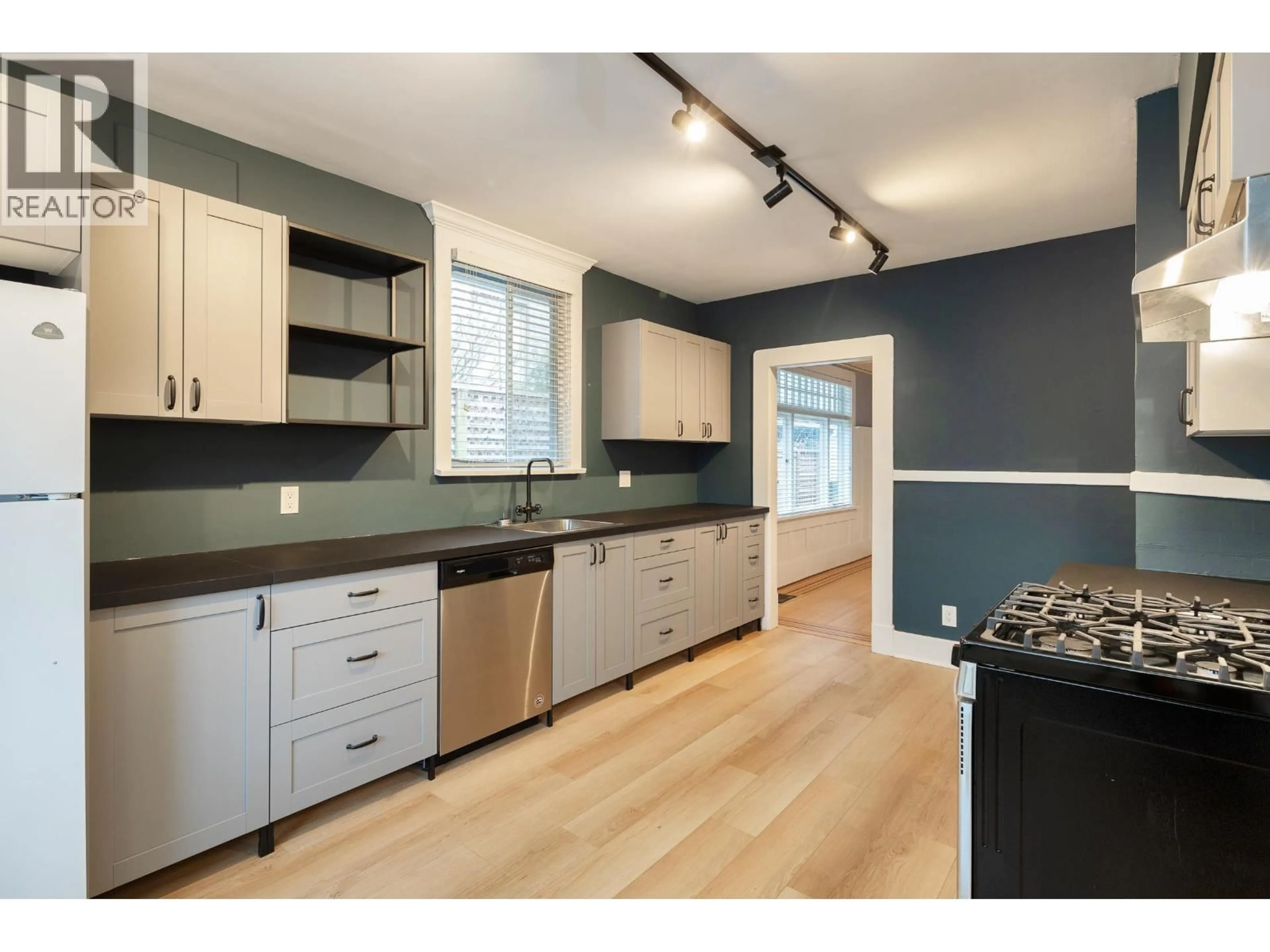 Open concept kitchen, wood/laminate floor for 1511 BARCLAY STREET, Vancouver British Columbia V6G1J8