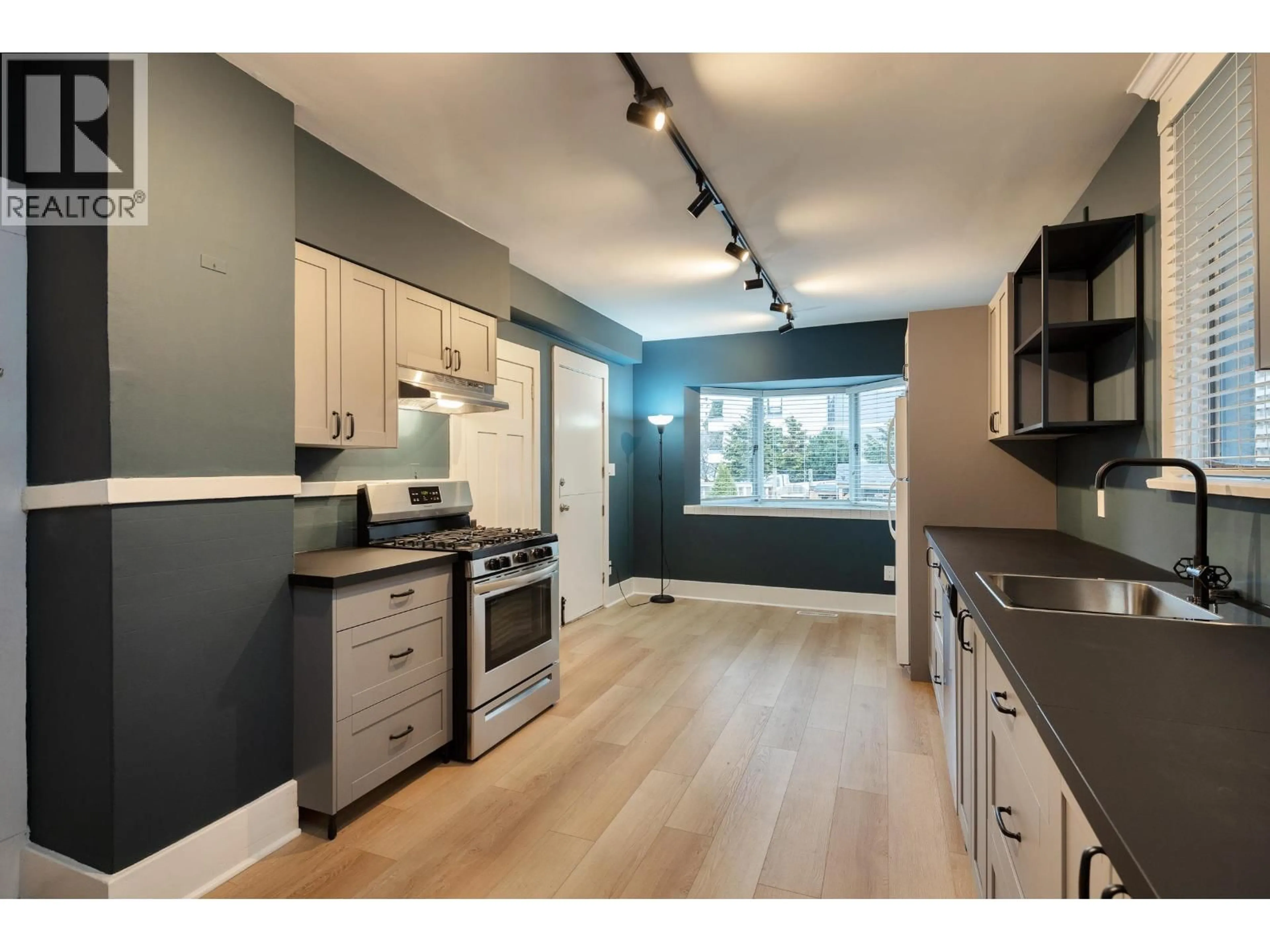 Open concept kitchen, wood/laminate floor for 1511 BARCLAY STREET, Vancouver British Columbia V6G1J8
