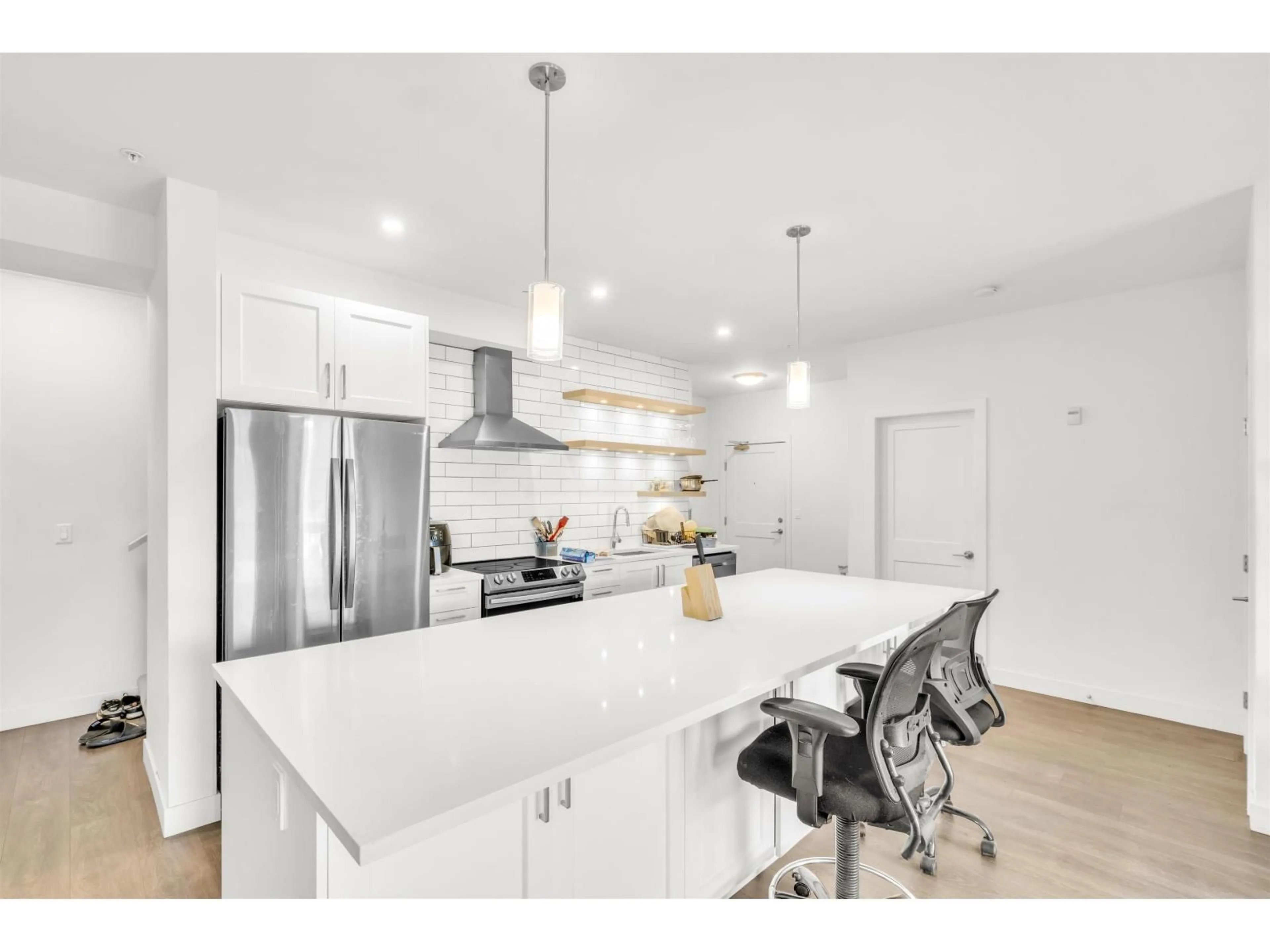 Open concept kitchen, unknown for 64 - 1419 MCCALLUM, Abbotsford British Columbia V2S8B2