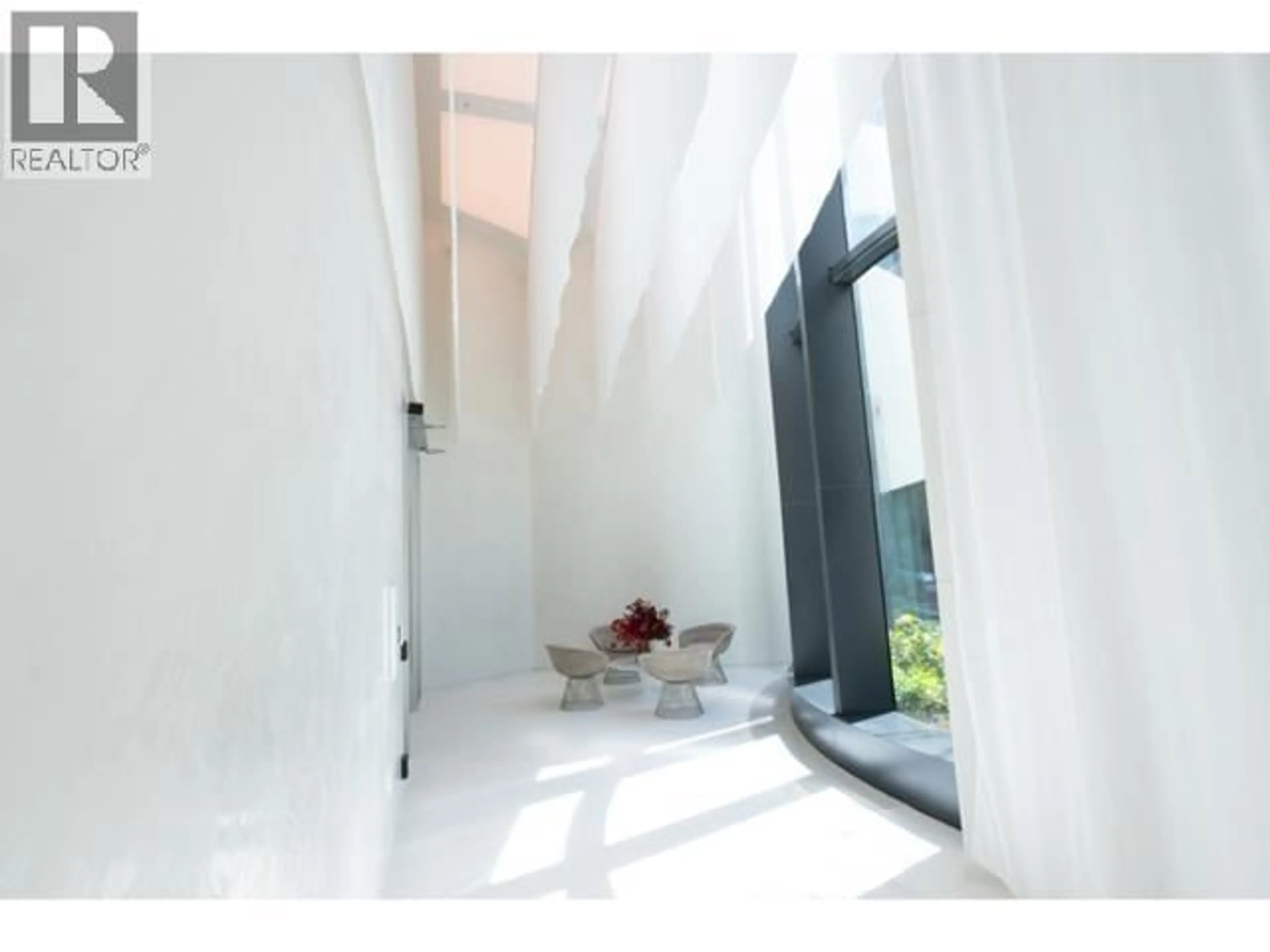 Indoor foyer for 2204 - 1033 NELSON STREET, Vancouver British Columbia V6E0E5