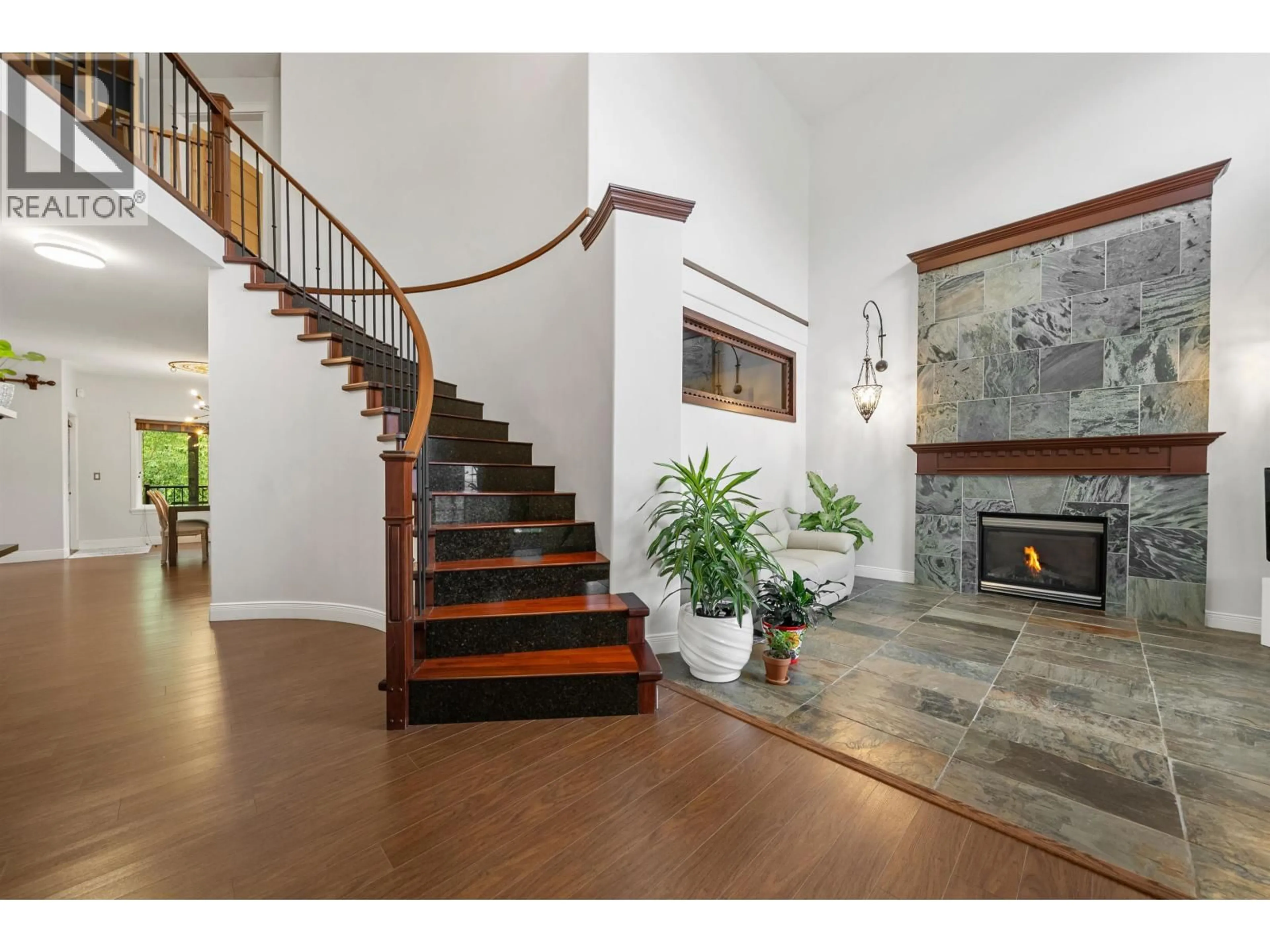 Indoor foyer for 10410 SLATFORD STREET, Maple Ridge British Columbia V2W1G3