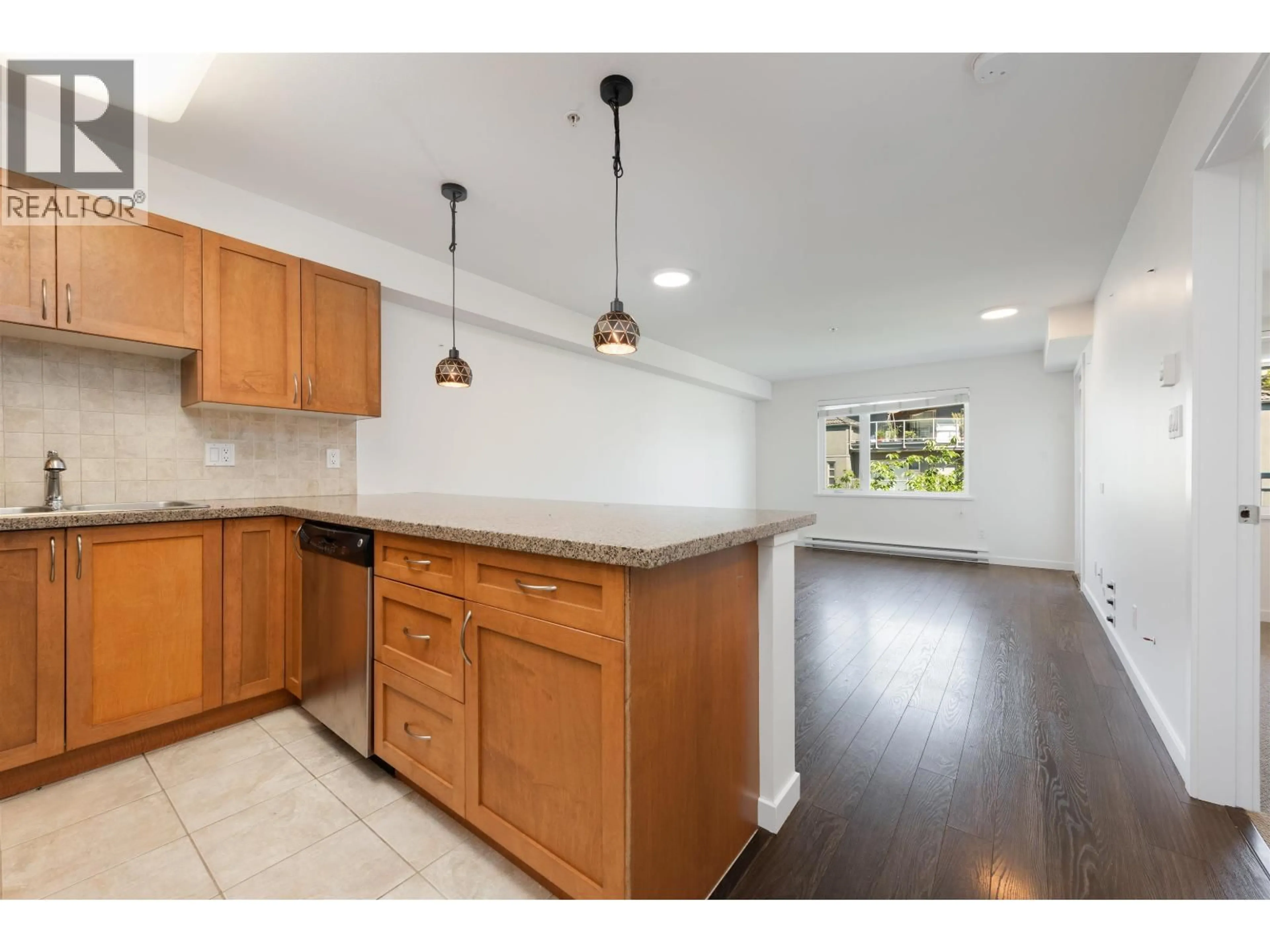 Open concept kitchen, unknown for 2373 ATKINS AVENUE, Port Coquitlam British Columbia V3C1Y7