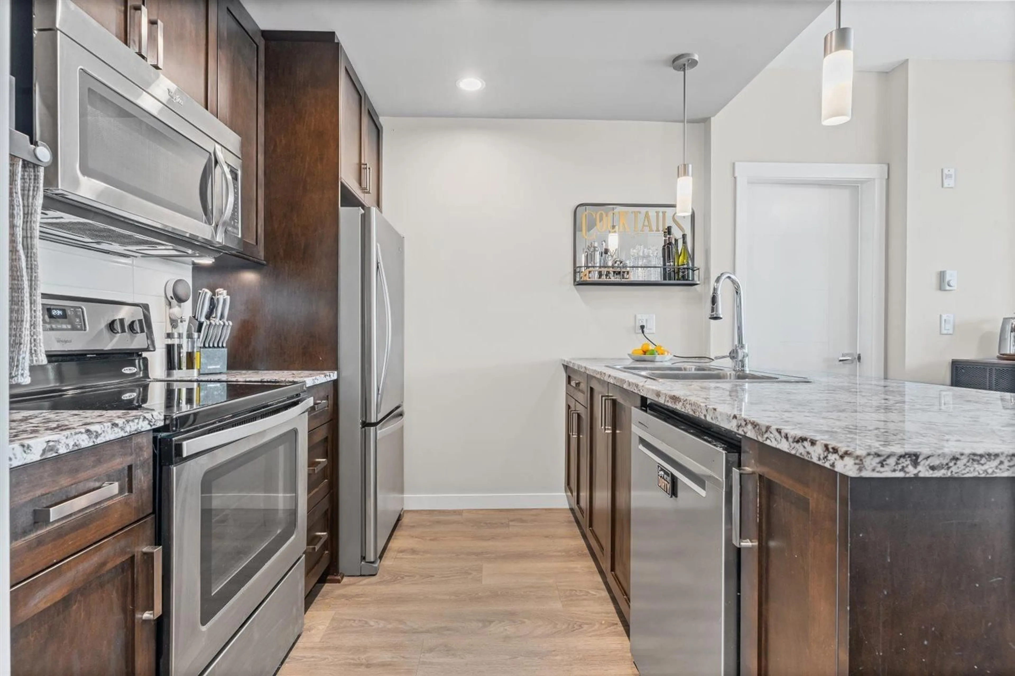 Open concept kitchen, unknown for 211 - 2242 WHATCOM, Abbotsford British Columbia V3G0G3