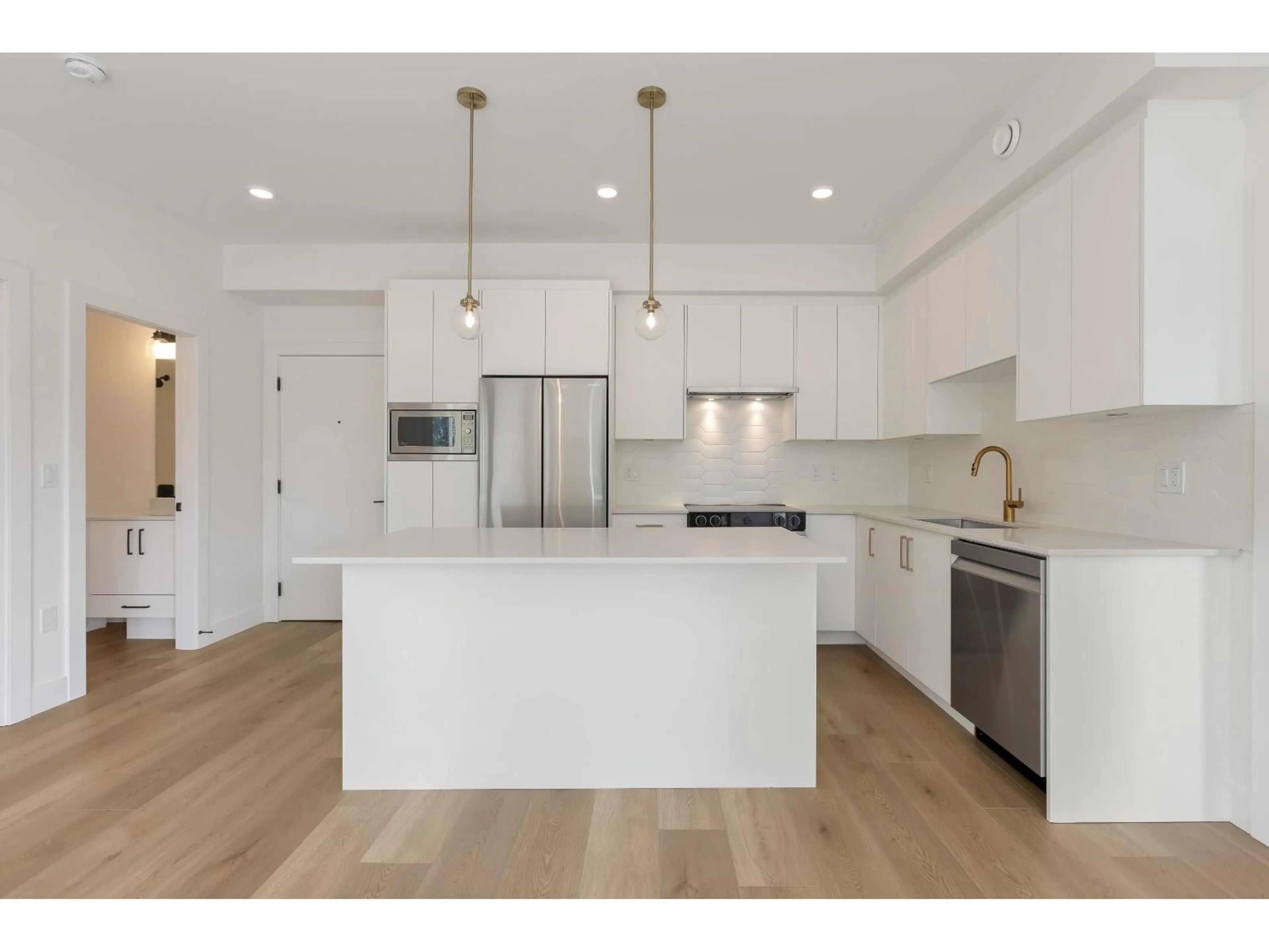 Open concept kitchen, unknown for 411 - 20286 72B, Langley British Columbia V2Y1T9