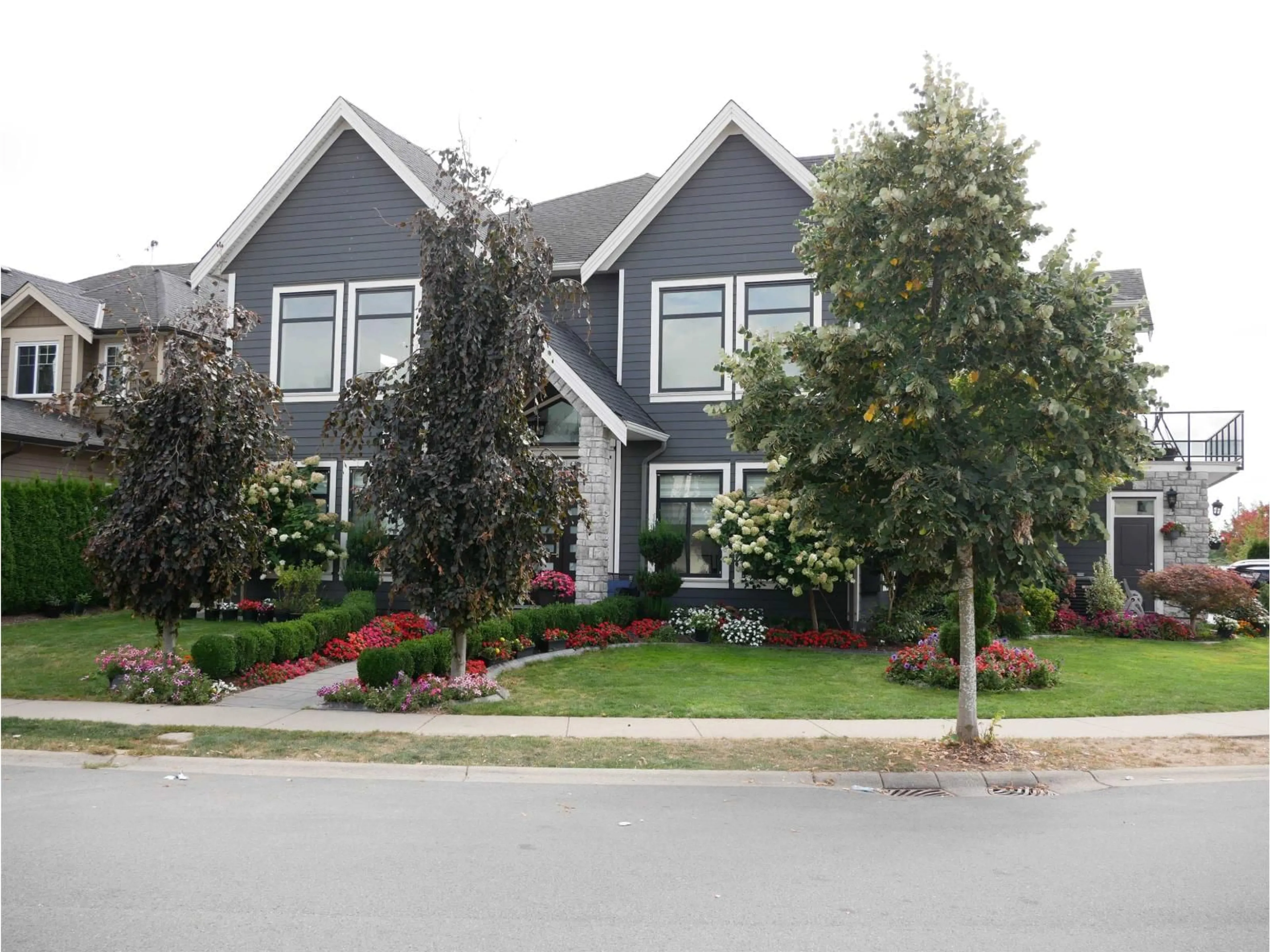 Home with vinyl exterior material, street for 3171 ENGINEER, Abbotsford British Columbia V4X0A7
