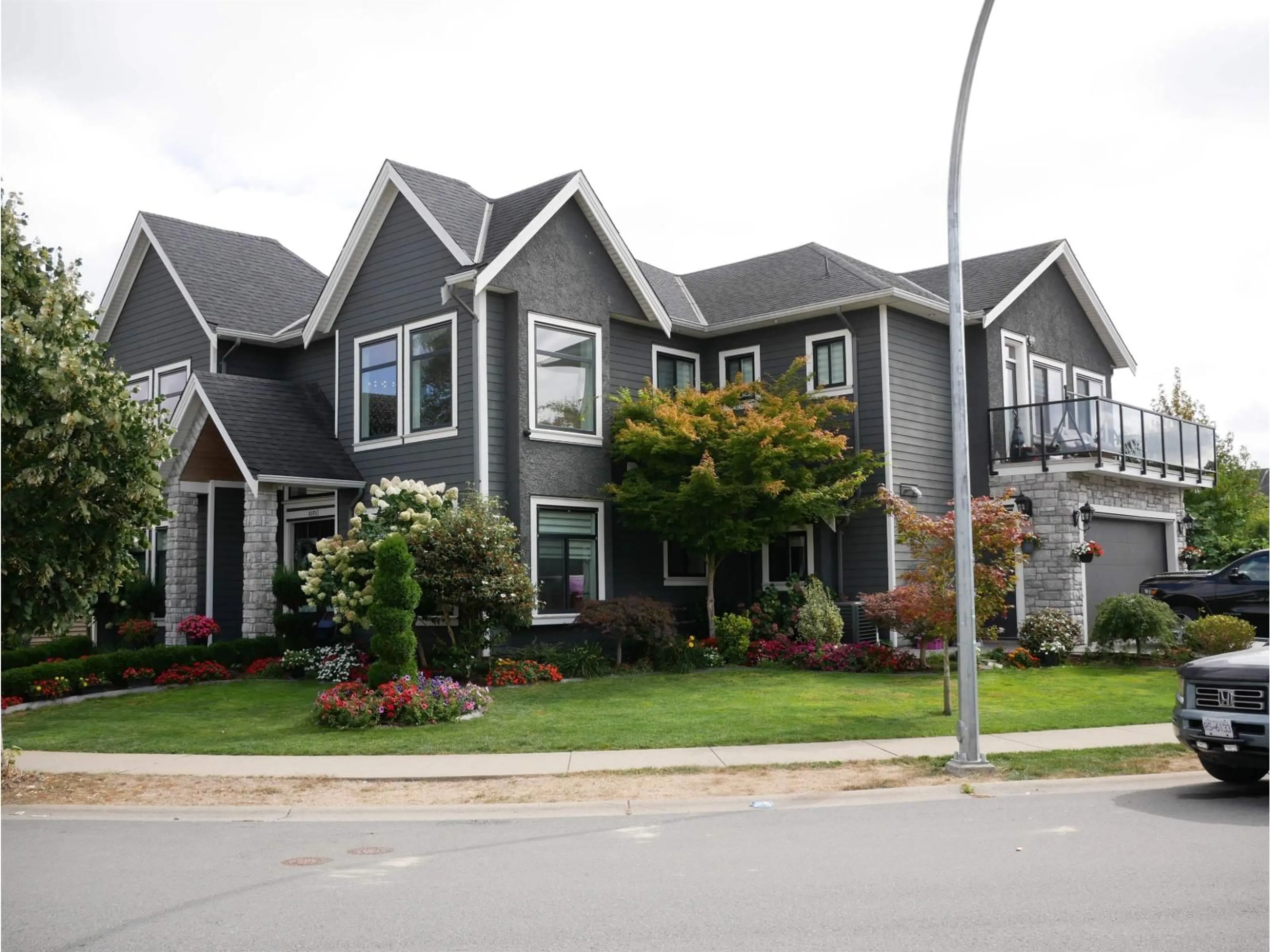 Home with vinyl exterior material, street for 3171 ENGINEER, Abbotsford British Columbia V4X0A7