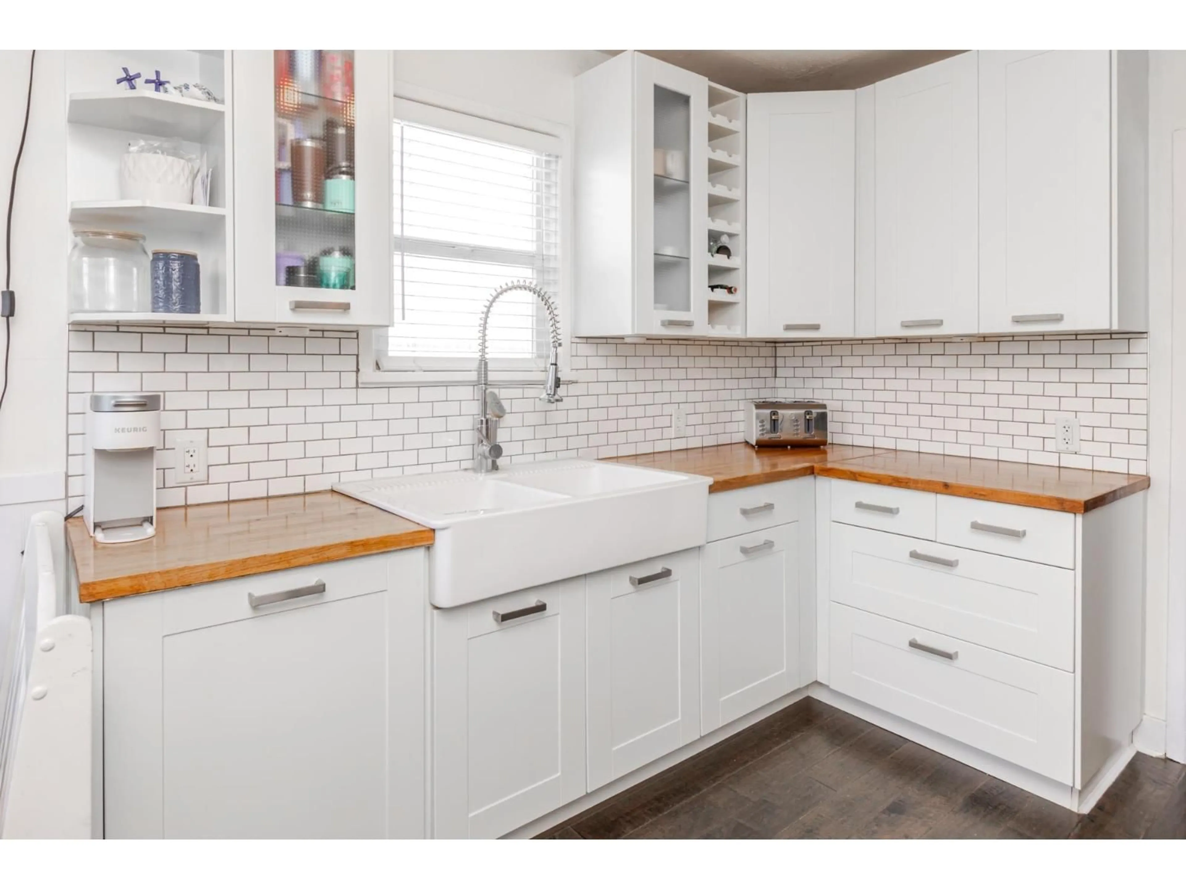 Contemporary kitchen, ceramic/tile floor for 33479 5, Mission British Columbia V2V1X4