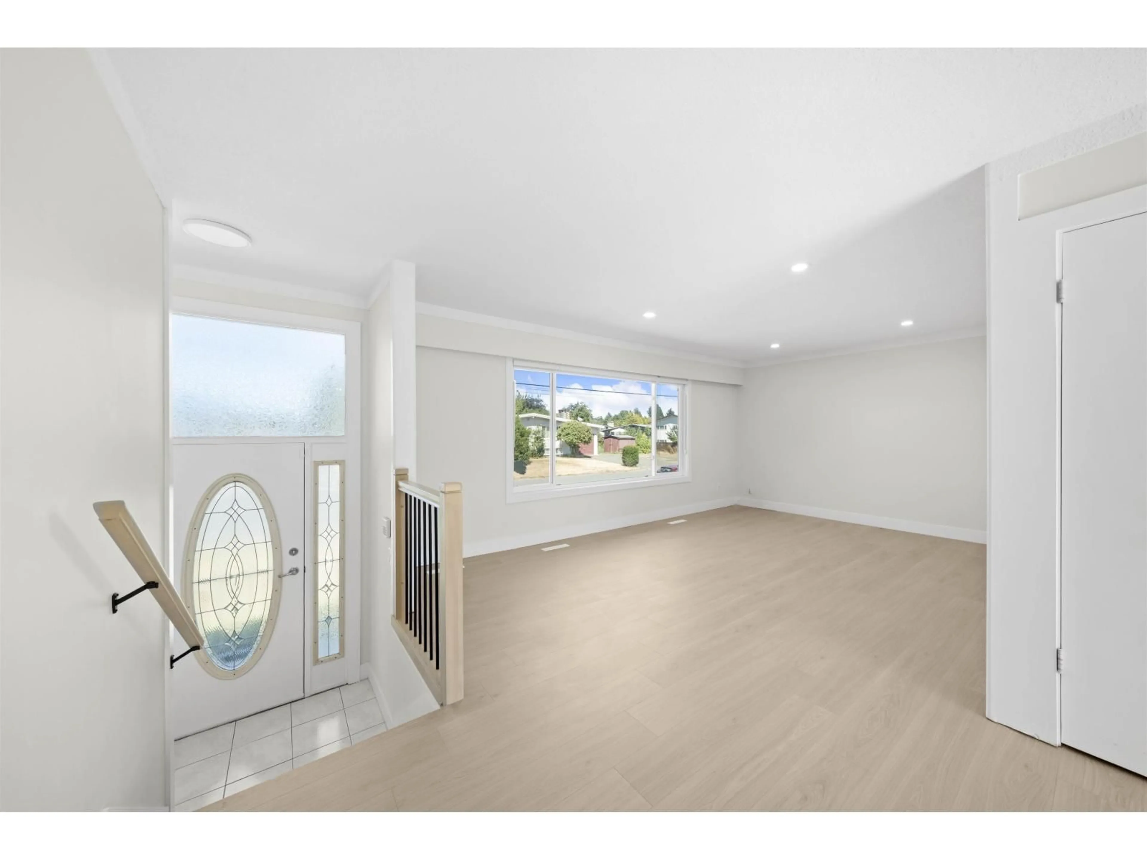 Indoor foyer for 45266 BALMORAL AVENUE, Chilliwack British Columbia V2R3G9