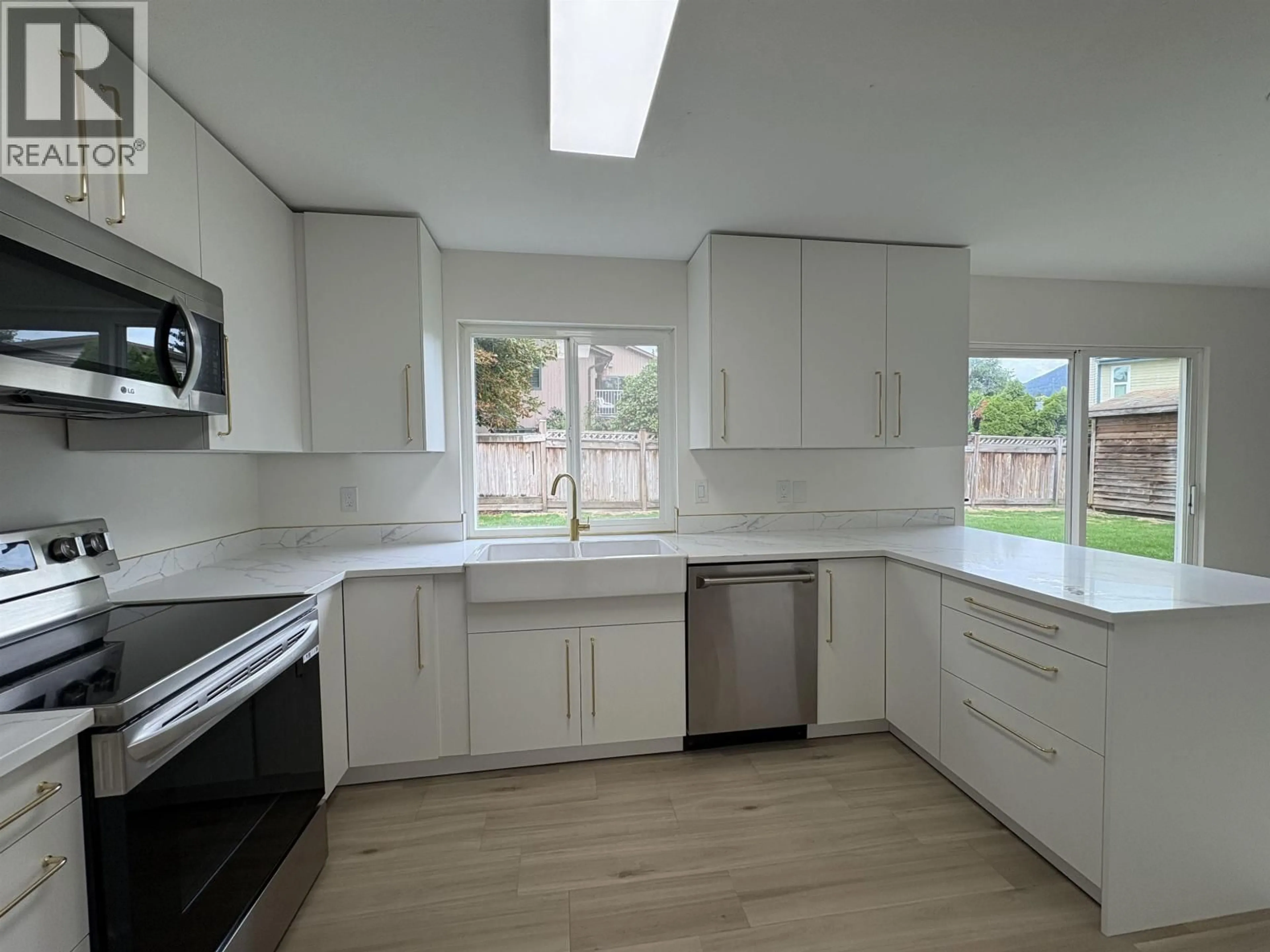 Open concept kitchen, unknown for 1047 CORNWALL DRIVE, Port Coquitlam British Columbia V3B5X2