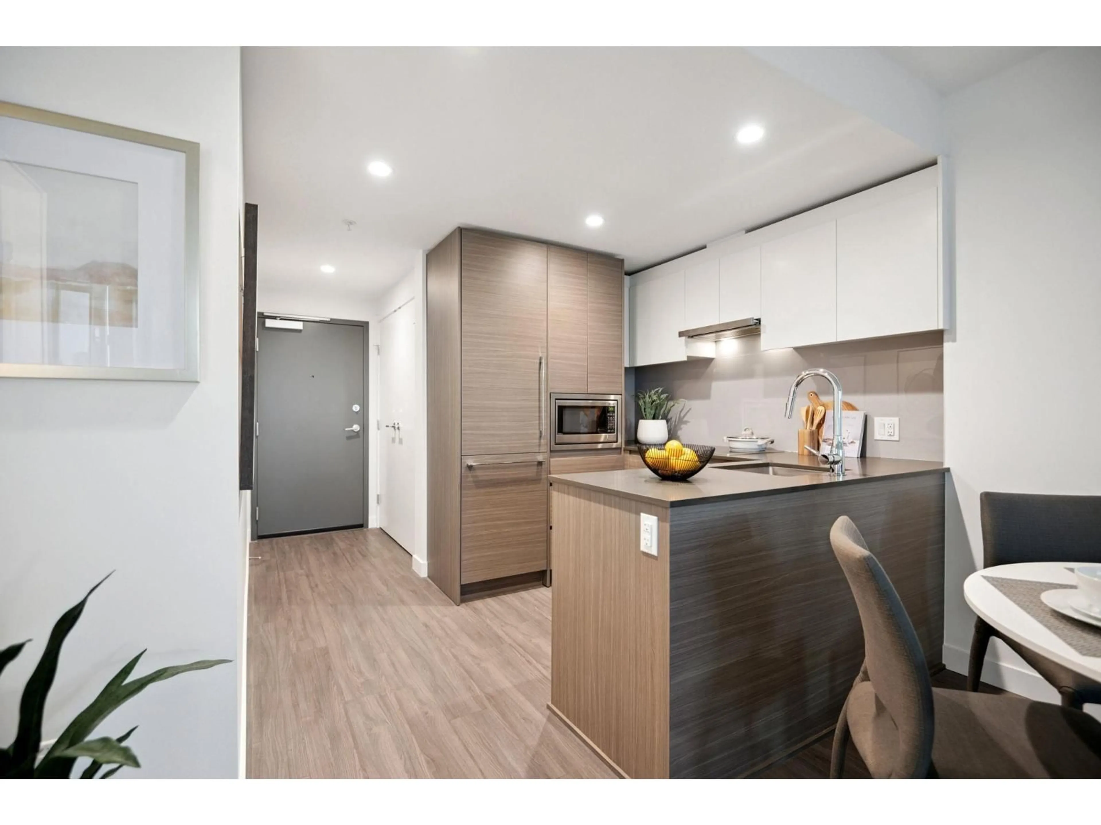 Standard kitchen, wood/laminate floor for 402 - 13615 FRASER, Surrey British Columbia V3T0P7