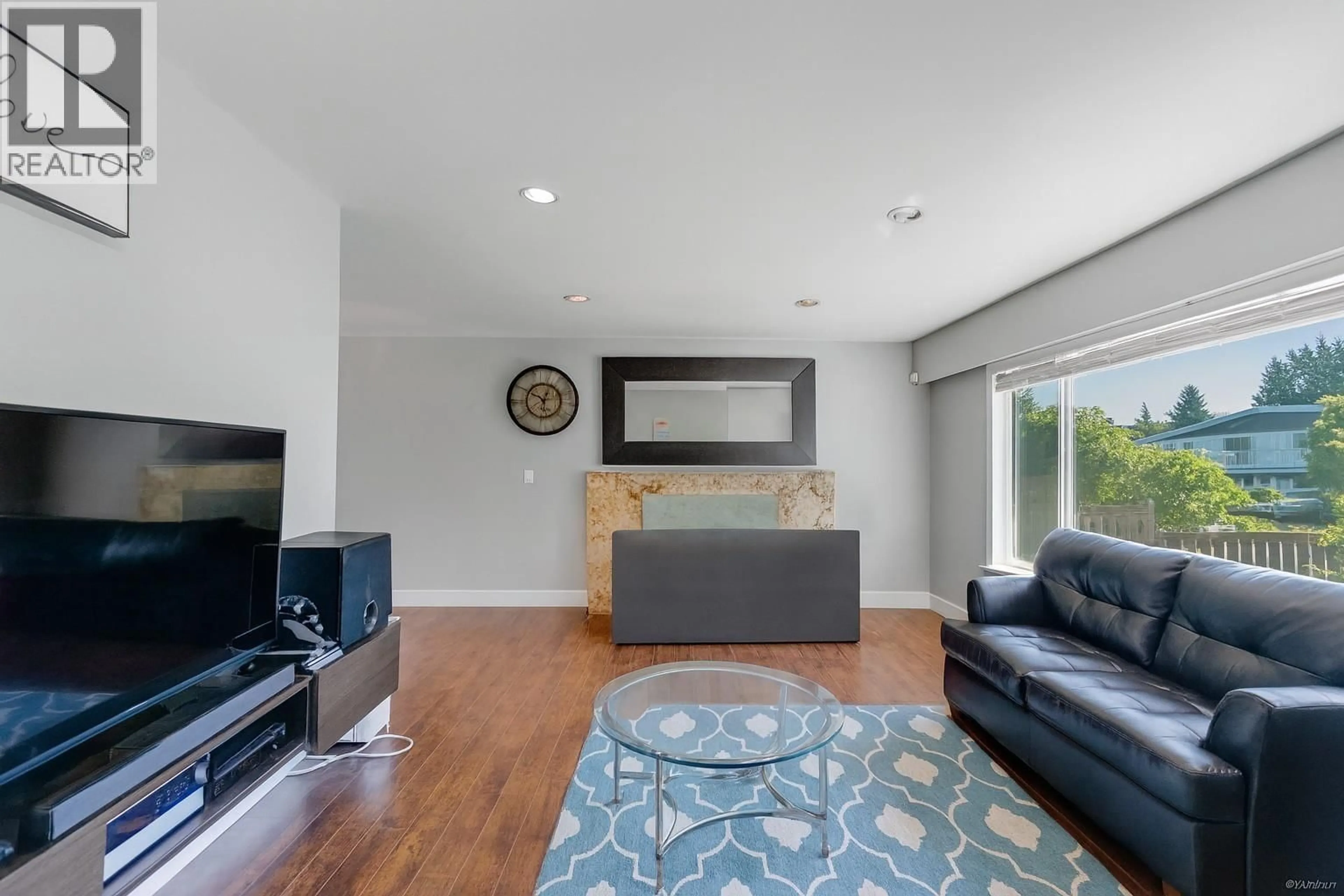 Living room with furniture, unknown for 9380 ARVIDA DRIVE, Richmond British Columbia V7A3P4