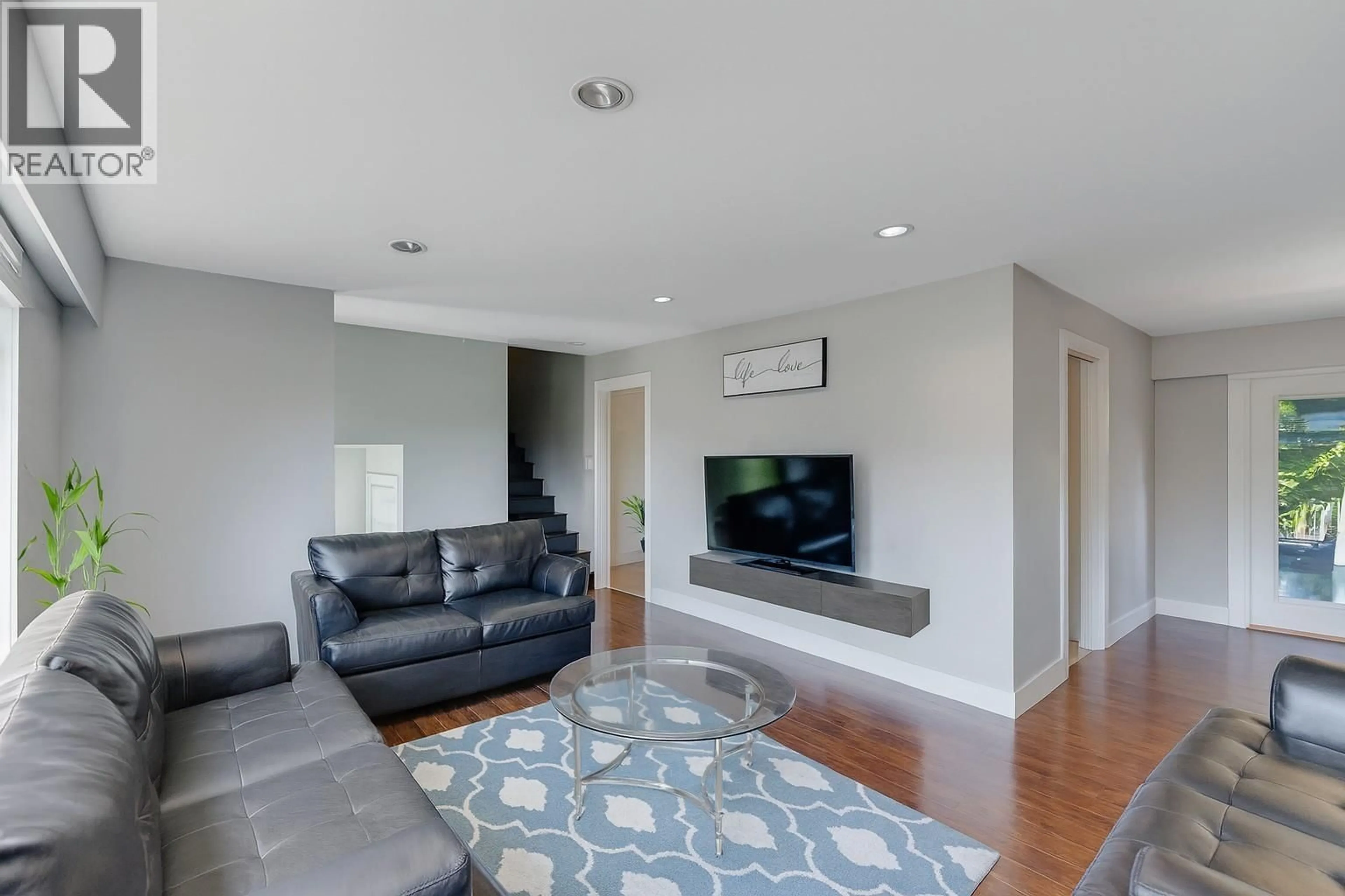Living room with furniture, unknown for 9380 ARVIDA DRIVE, Richmond British Columbia V7A3P4