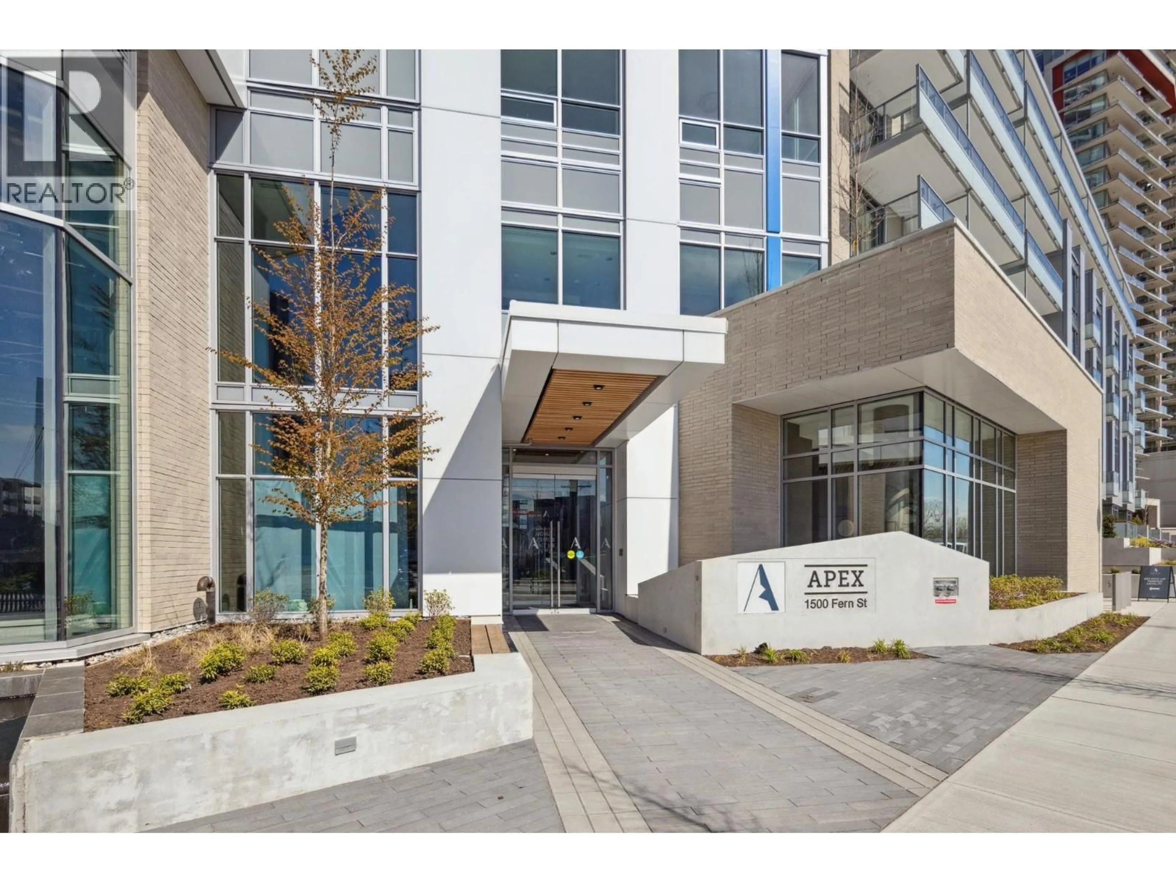 Indoor foyer for 805 - 1500 FERN STREET, North Vancouver British Columbia V7J0E6