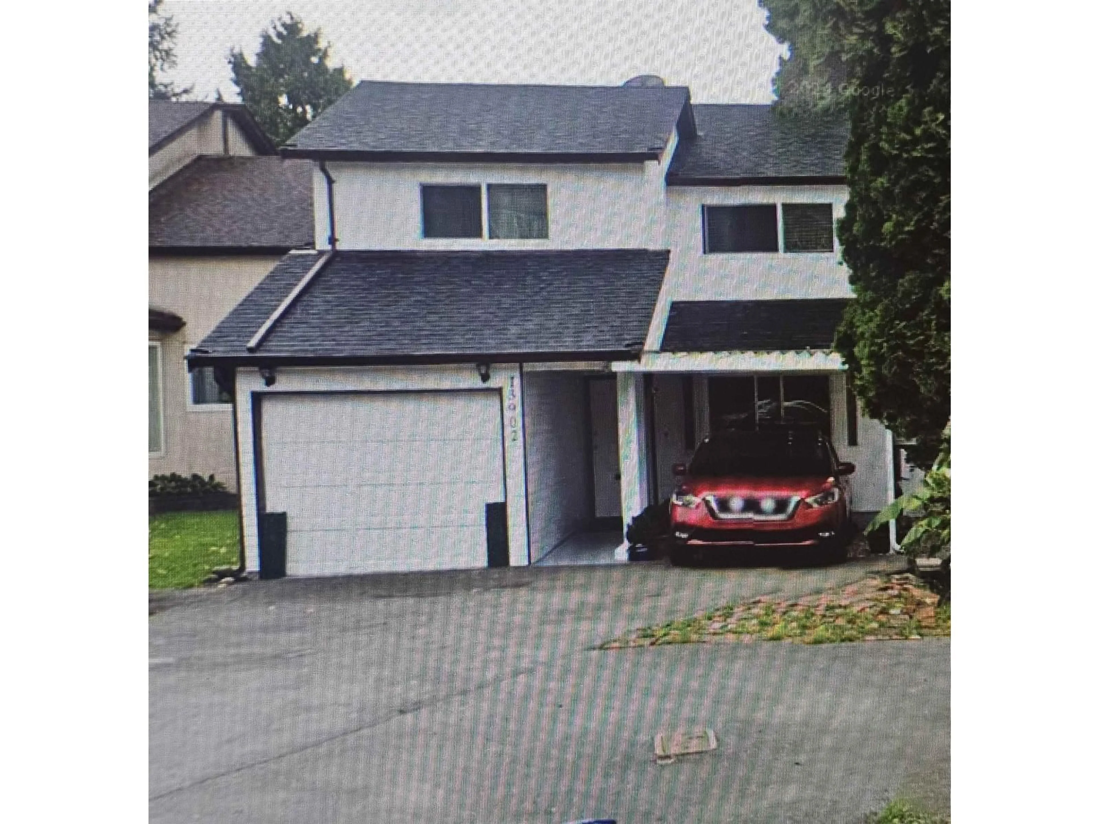 Indoor garage for 13902 LAUREL, Surrey British Columbia V3T1A9