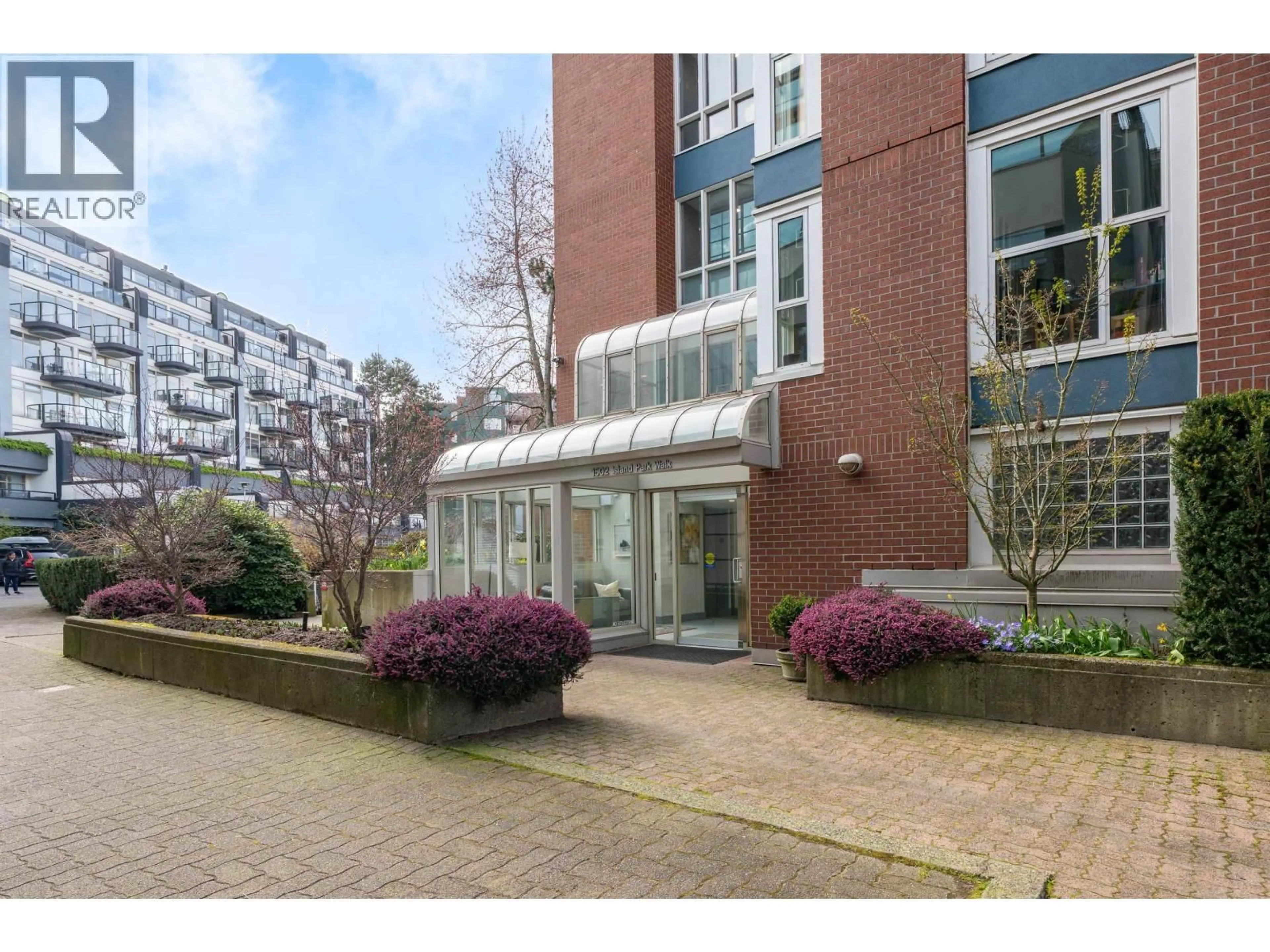 Indoor foyer for 108 - 1502 ISLAND PARK WALK, Vancouver British Columbia V6H3Z8