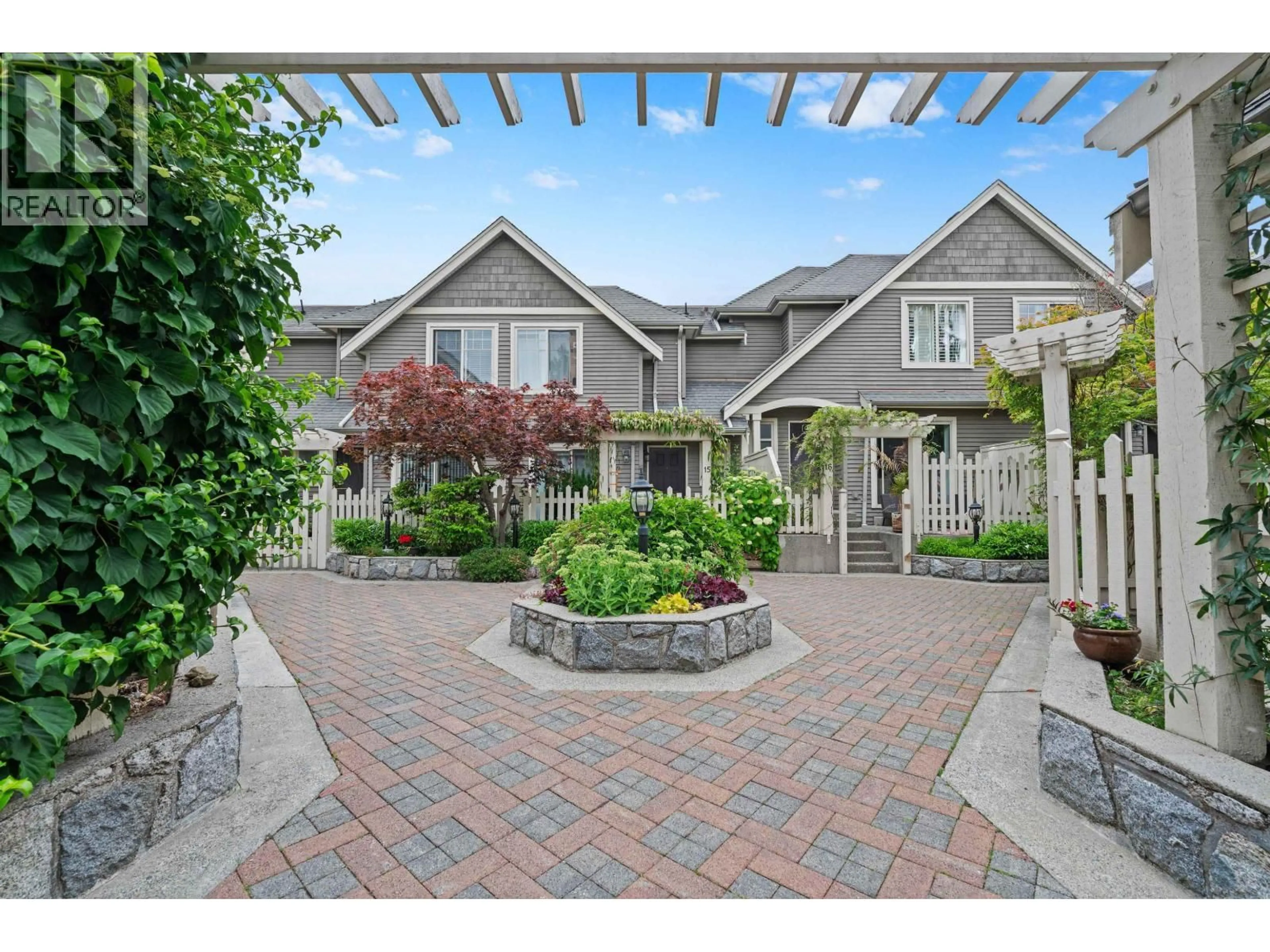 Unknown for 10 - 222 5TH STREET, North Vancouver British Columbia V7L1L7