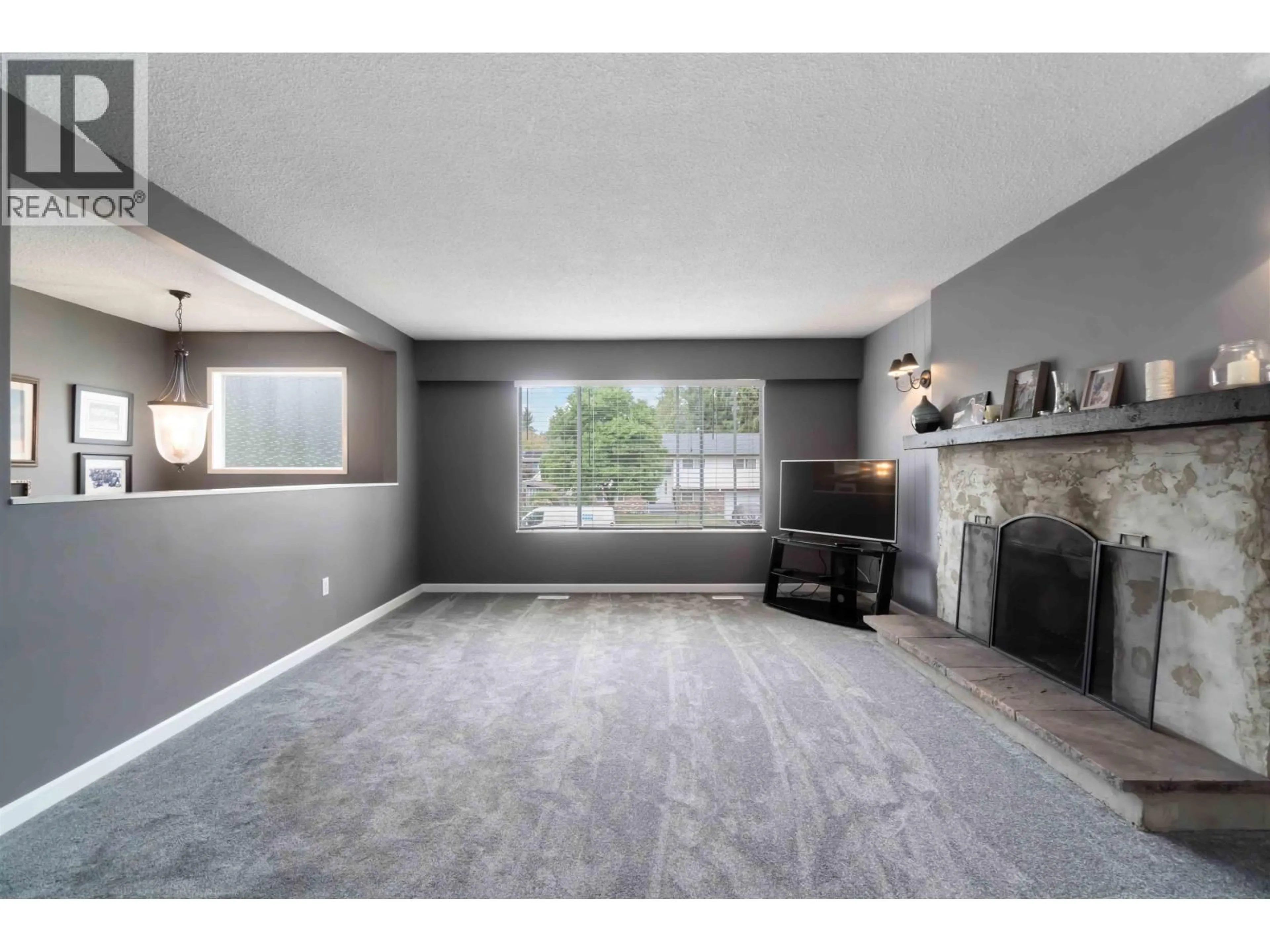 Living room with furniture, unknown for 1088 FRASER AVENUE, Port Coquitlam British Columbia V3B1L8