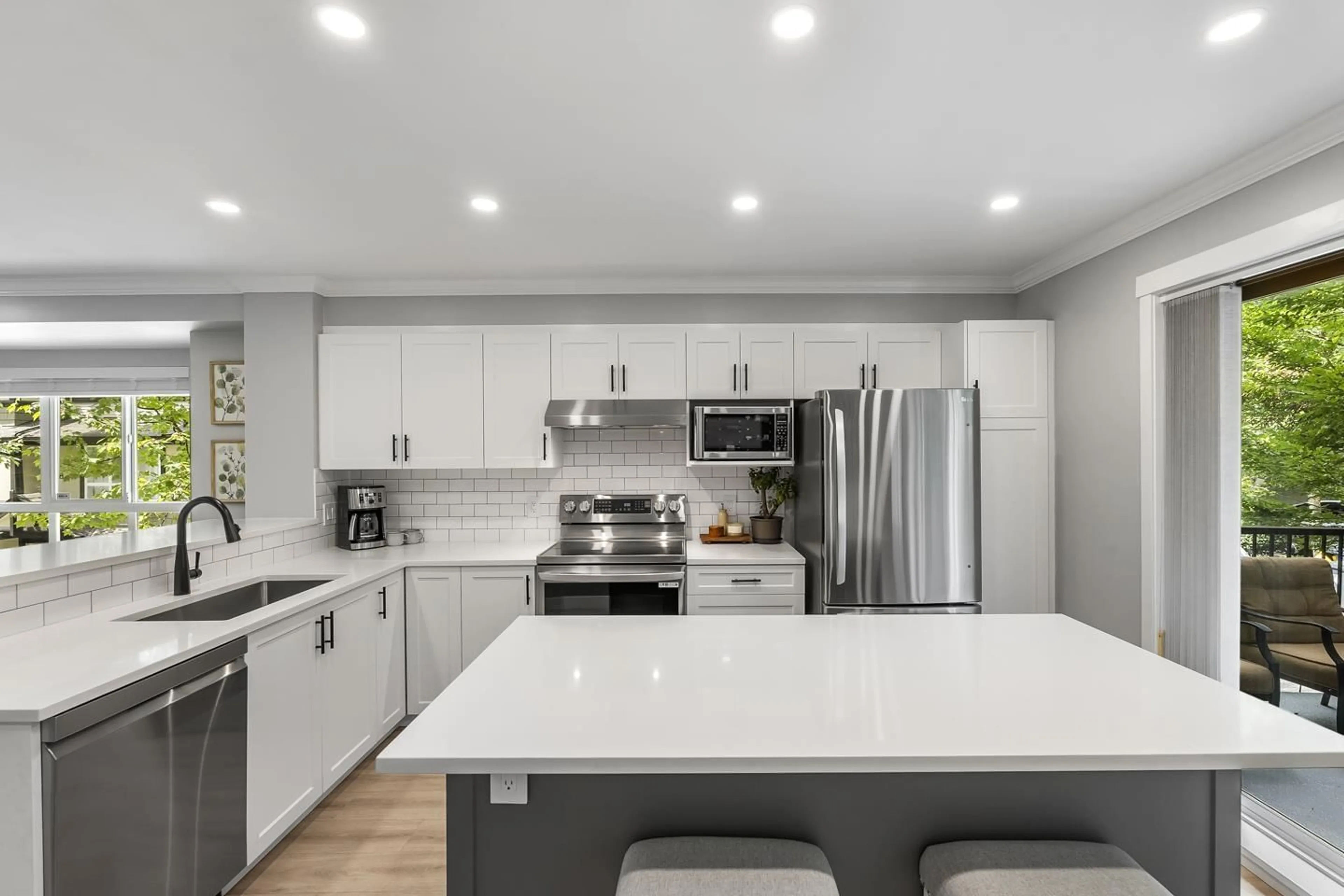 Open concept kitchen, ceramic/tile floor for 76 - 6747 203 STREET, Langley British Columbia V2Y3B5