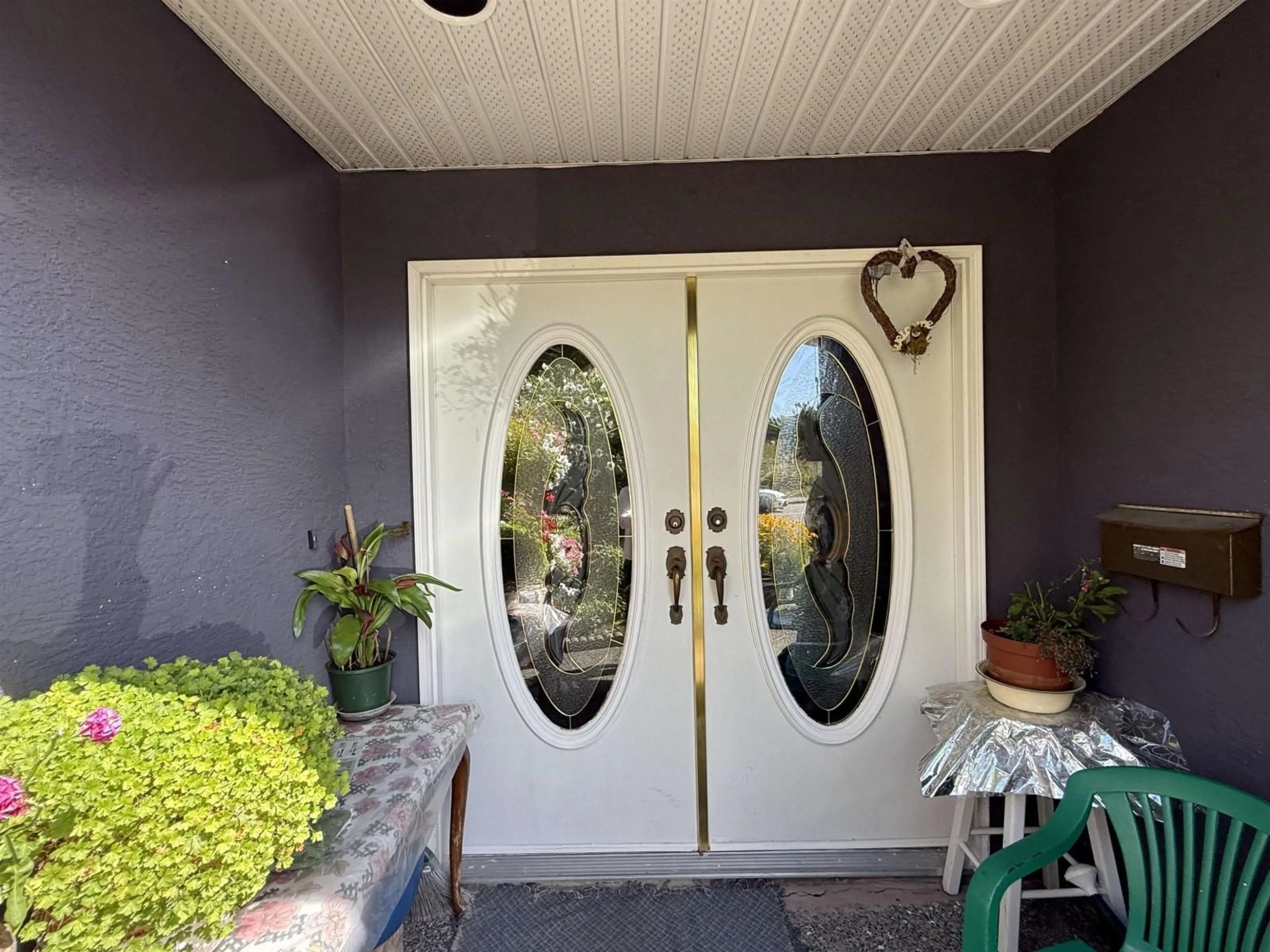 Indoor entryway for 7688 120A, Surrey British Columbia V3W1J4