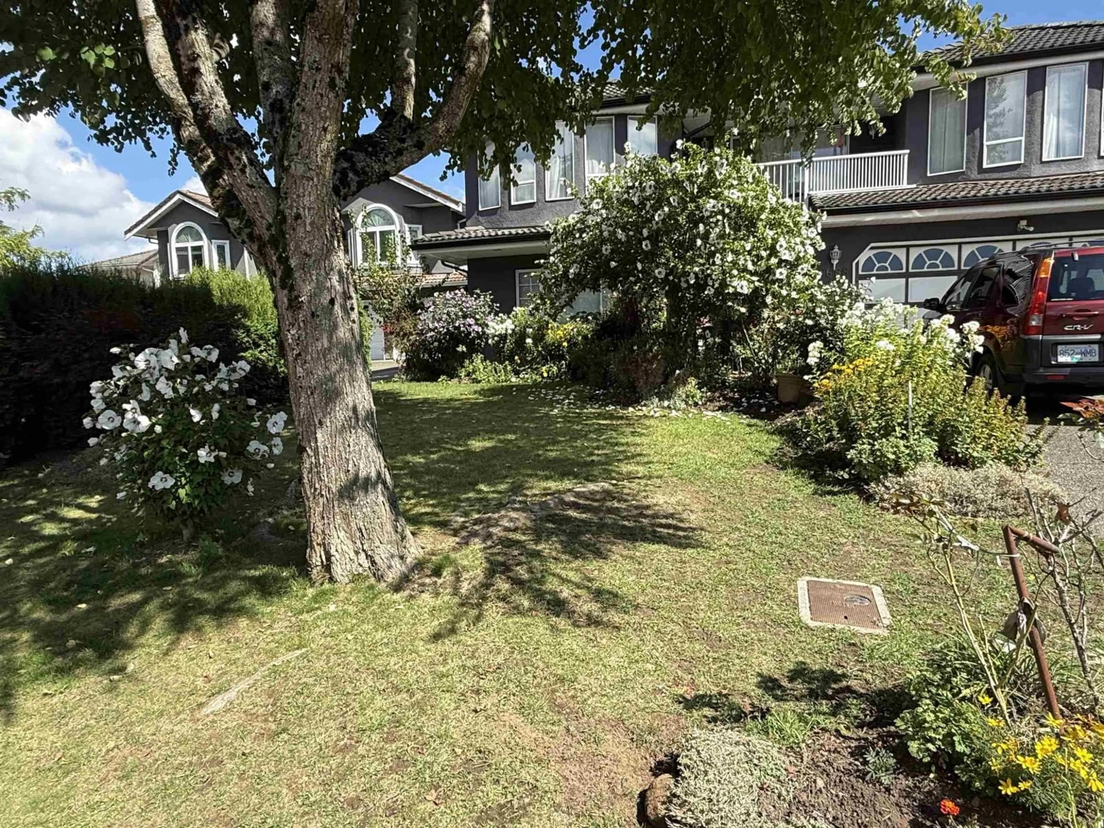A pic from outside/outdoor area/front of a property/back of a property/a pic from drone, street for 7688 120A, Surrey British Columbia V3W1J4