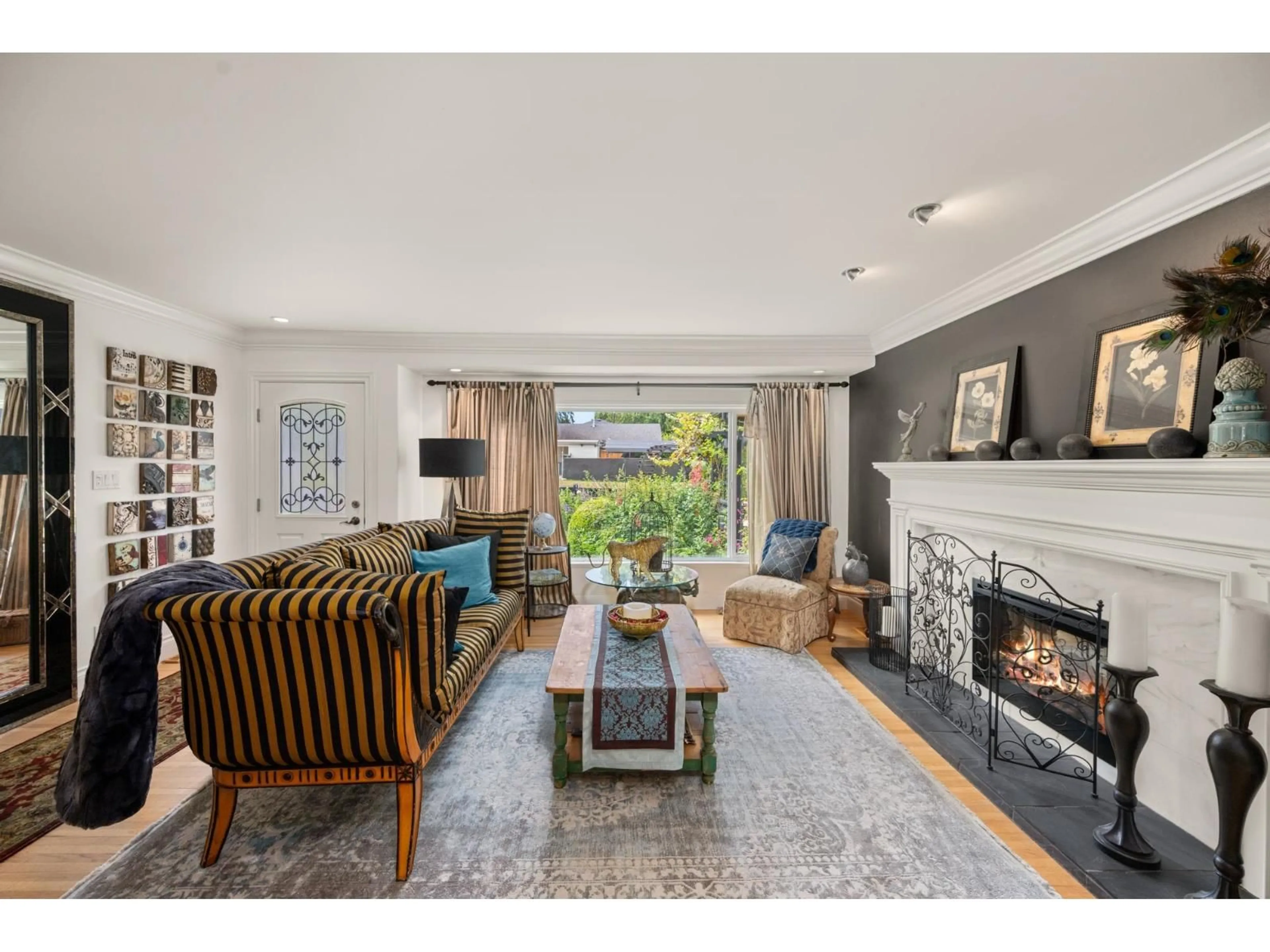 Living room with furniture, unknown for 14735 109A, Surrey British Columbia V3R1Y7
