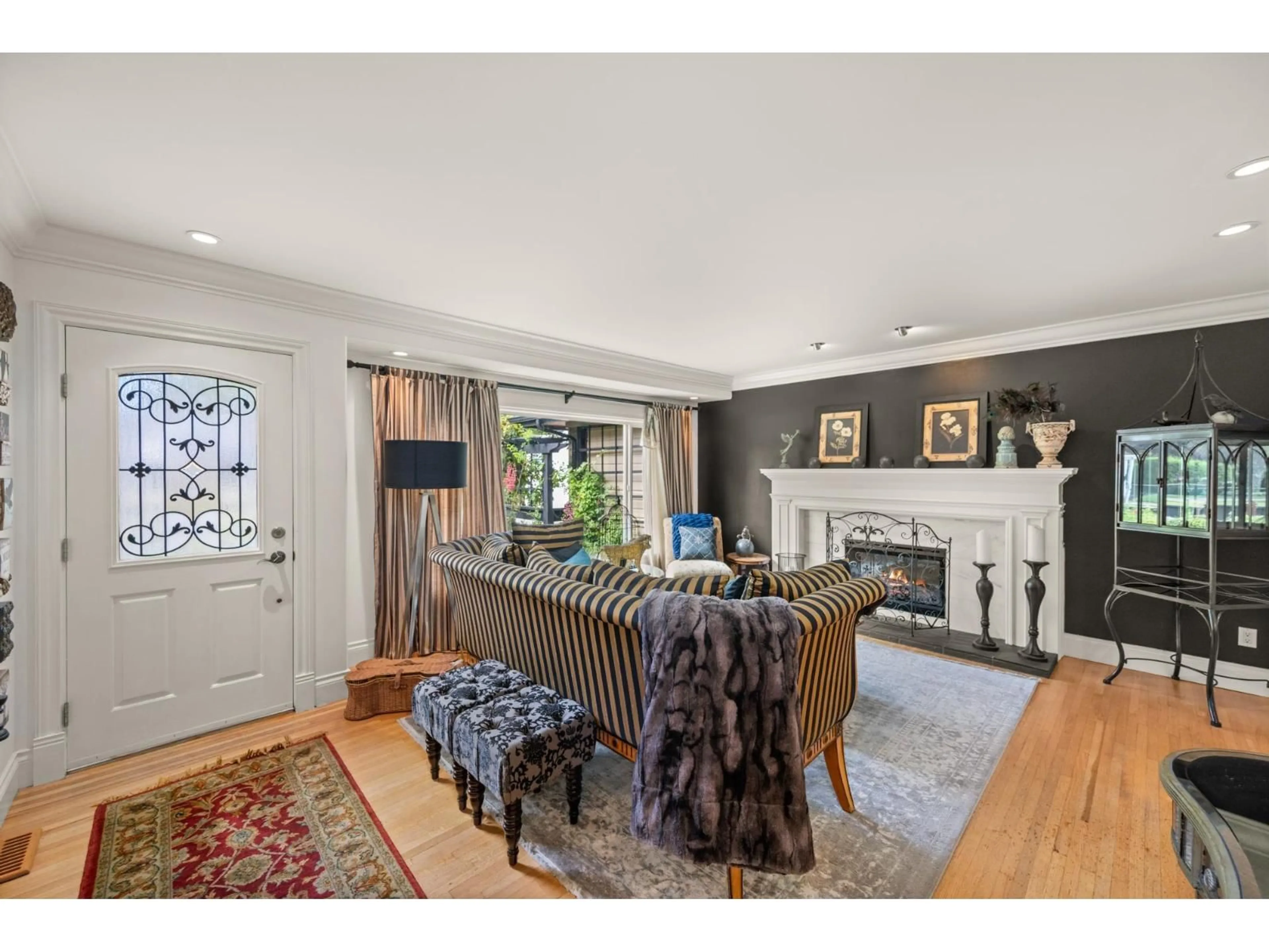 Living room with furniture, unknown for 14735 109A, Surrey British Columbia V3R1Y7