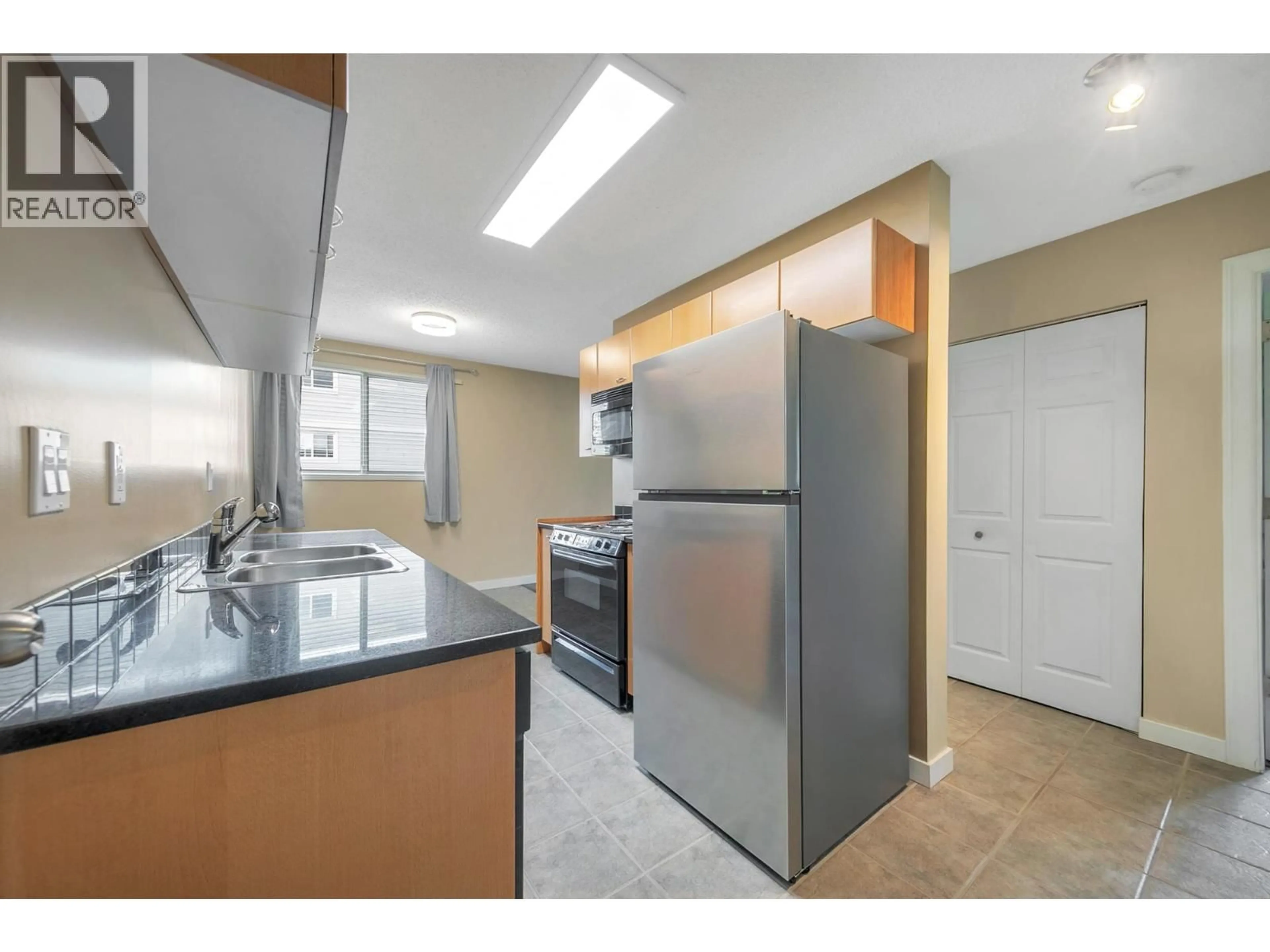 Standard kitchen, unknown for 303 - 1121 HOWIE AVENUE, Coquitlam British Columbia V3J1T9